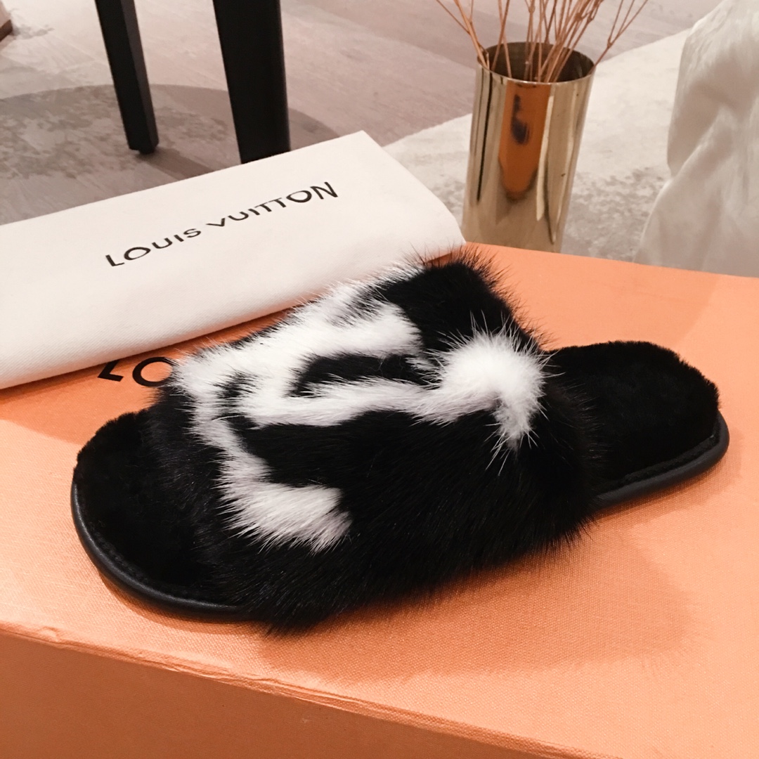l0*is V*t0n slippers