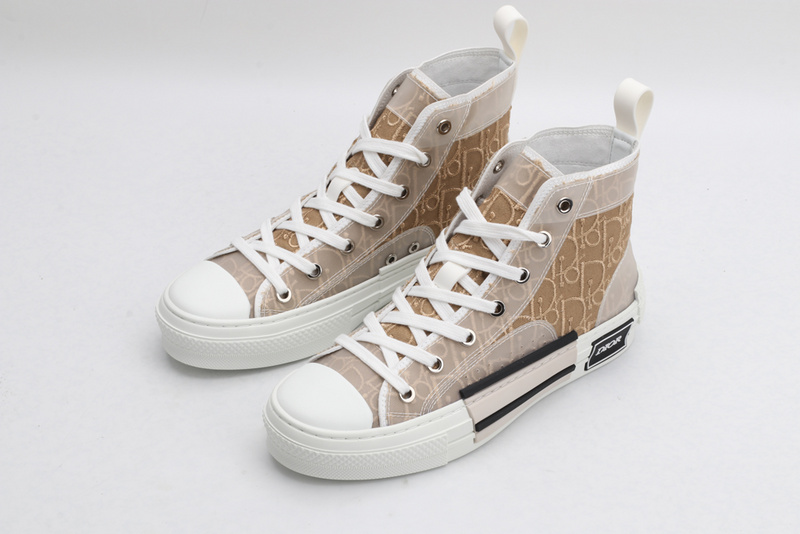 D*or high-top sneakers