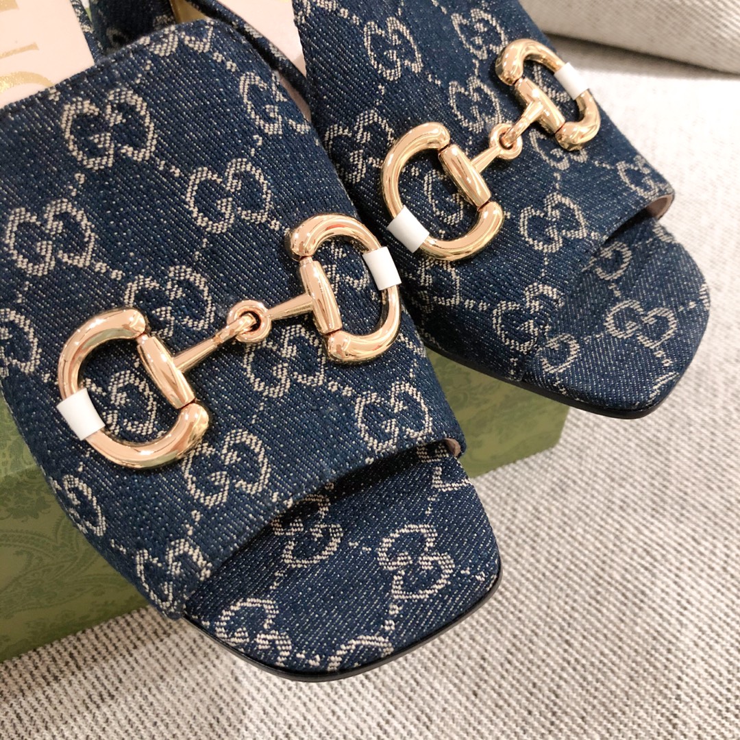 G*u*i sandals