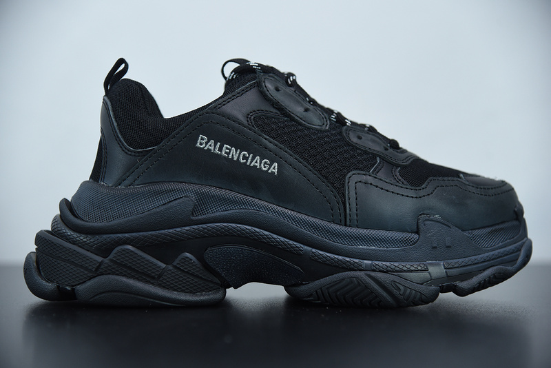 Ba*len*cia*ga triple s