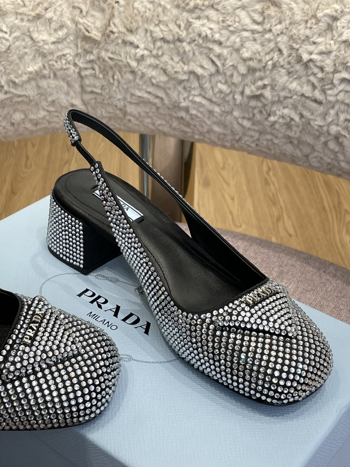 Pra*a heels 2022ss