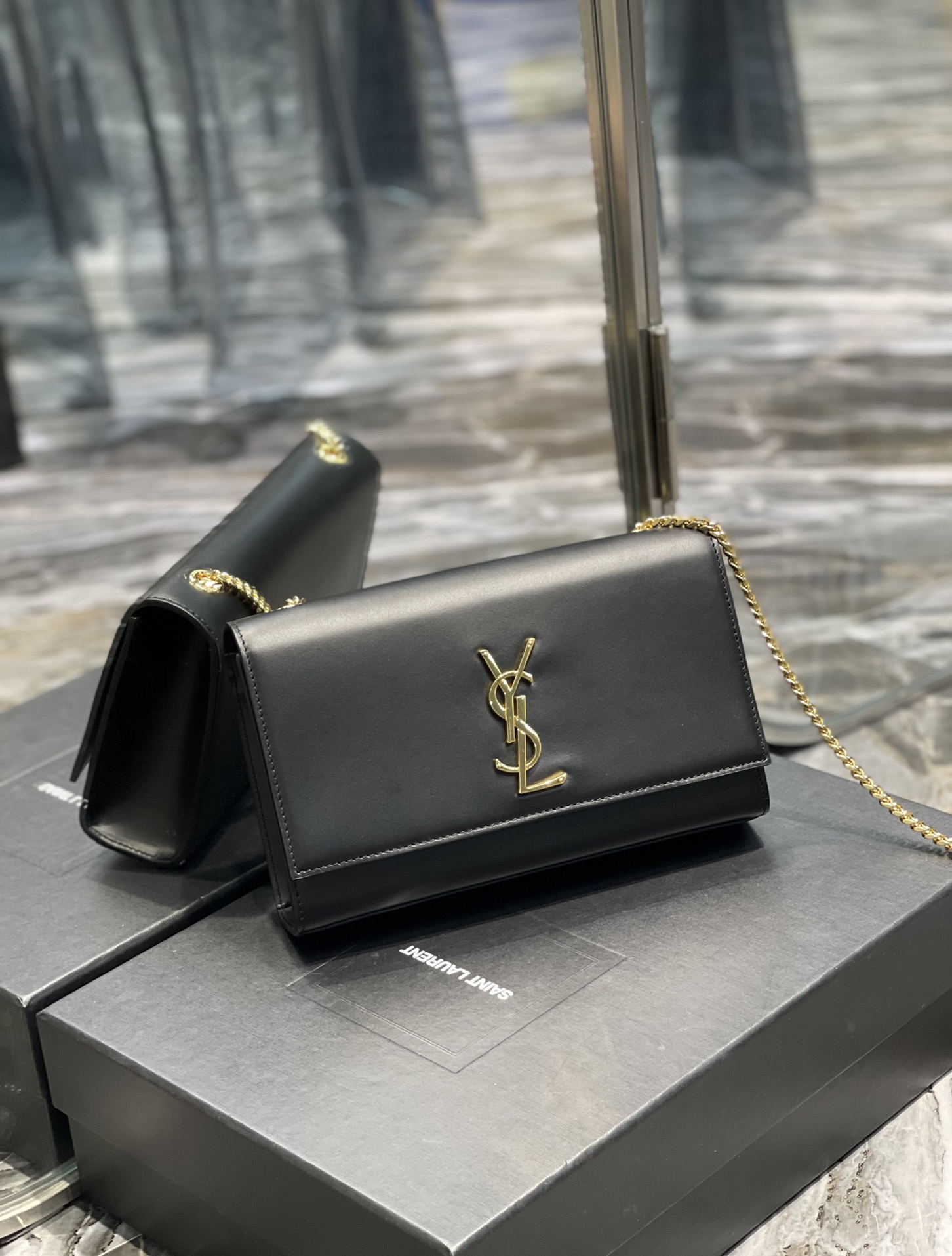 Y*L kate medium in smooth leather-24*14.5*5.5cm