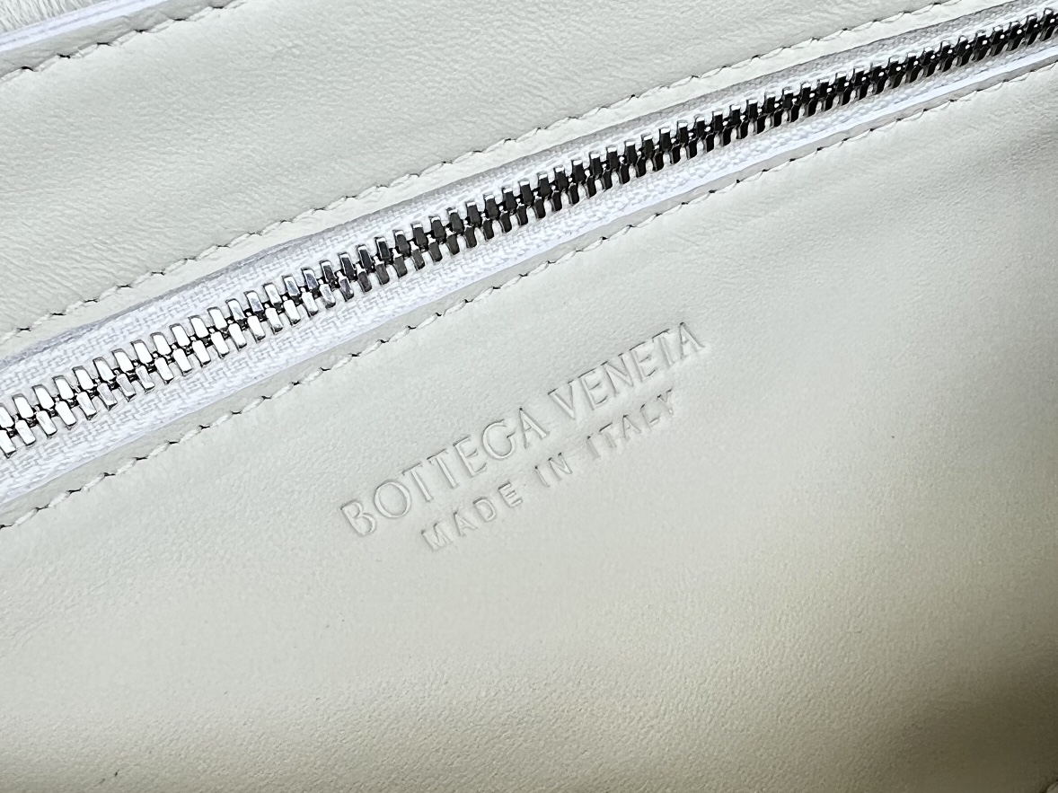 b0tte*a Ven*ta cassette bag-23x15x6cm