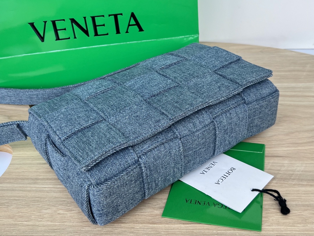 b0tte*a Ven*ta cassette bag-23x15x6cm