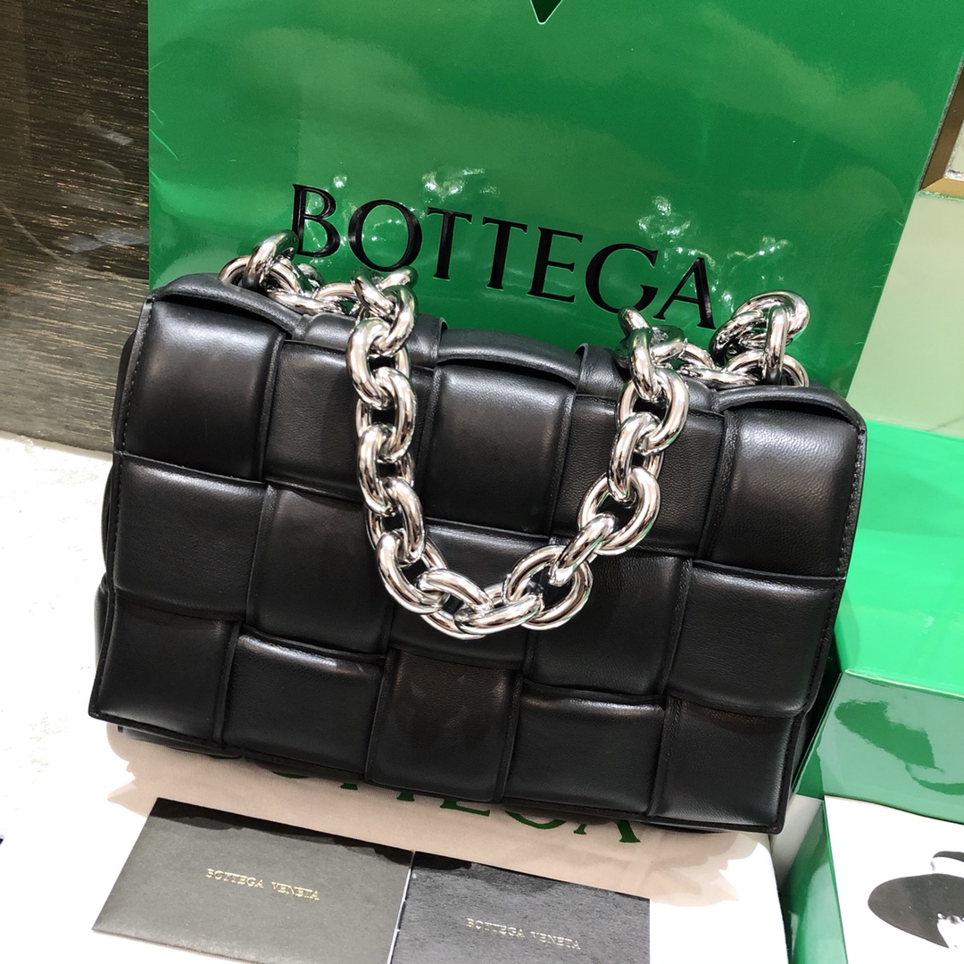 b0tte*a Ven*ta padded cassette bag-26*18*8cm