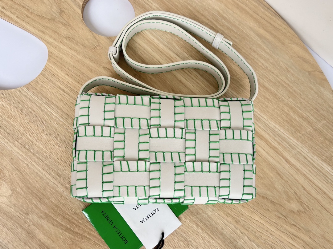b0tte*a Ven*ta cassette bag-23x15x6cm