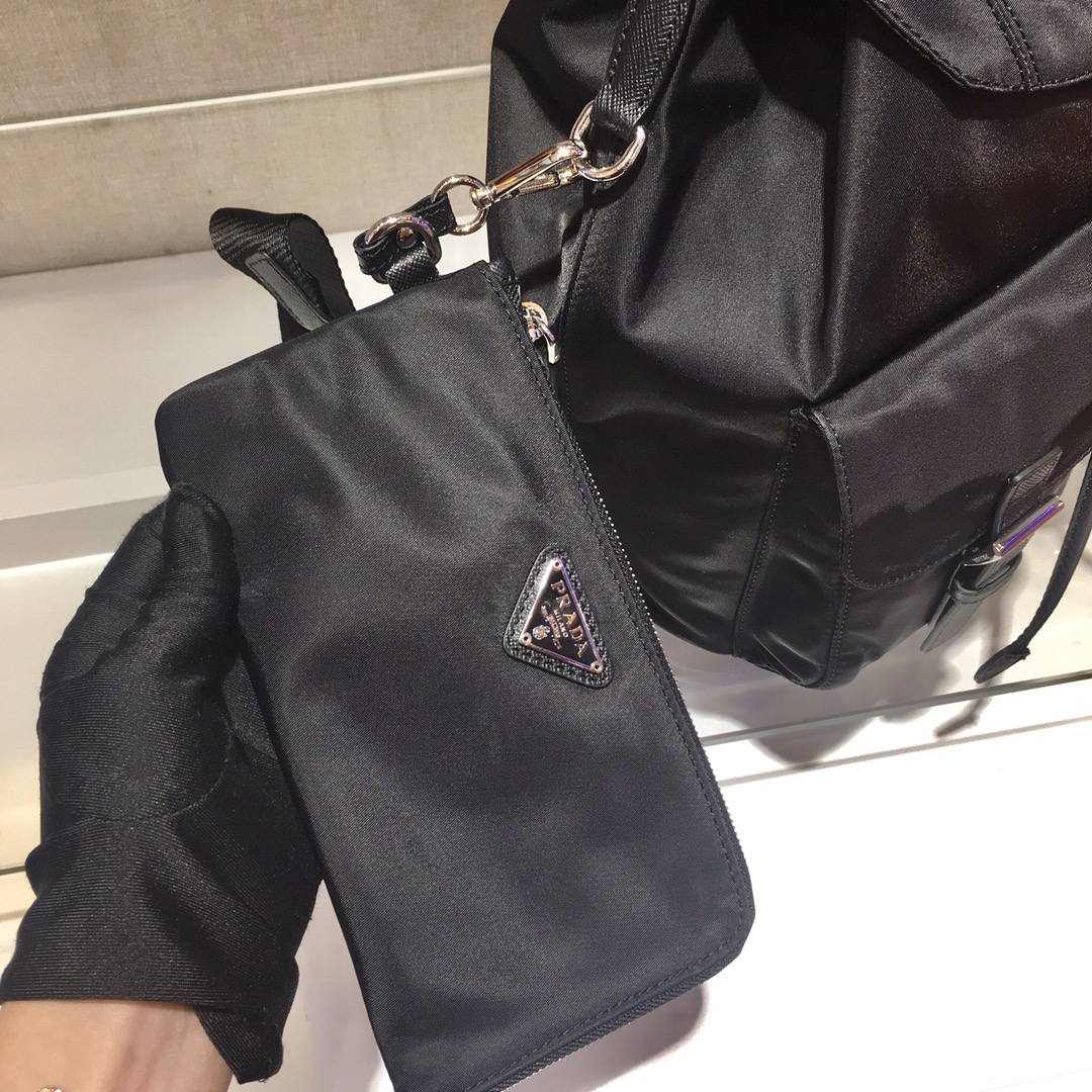Pra*a backpack 1bz811-30*32*15cm