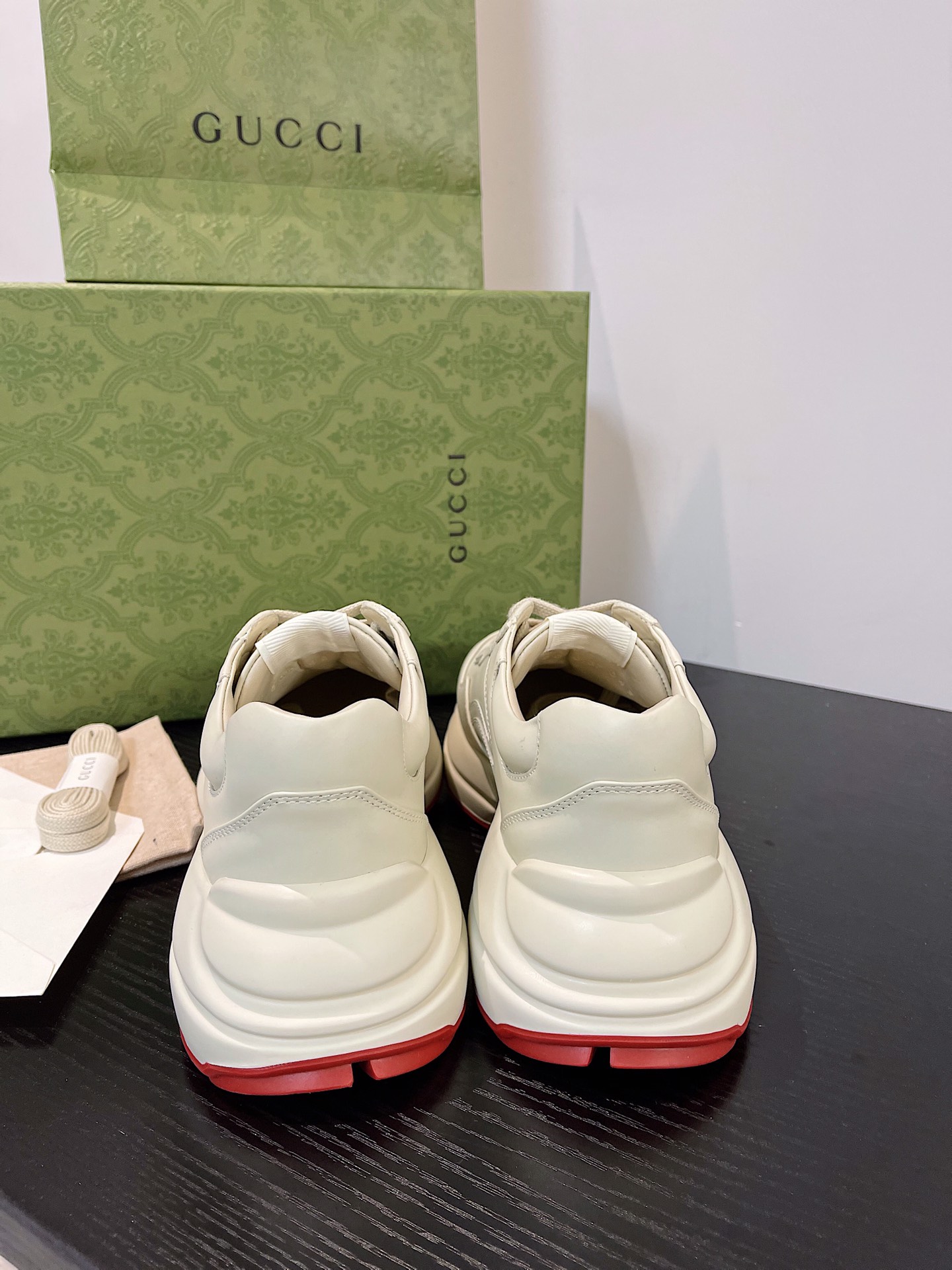 G*u*i rhyton leather sneaker