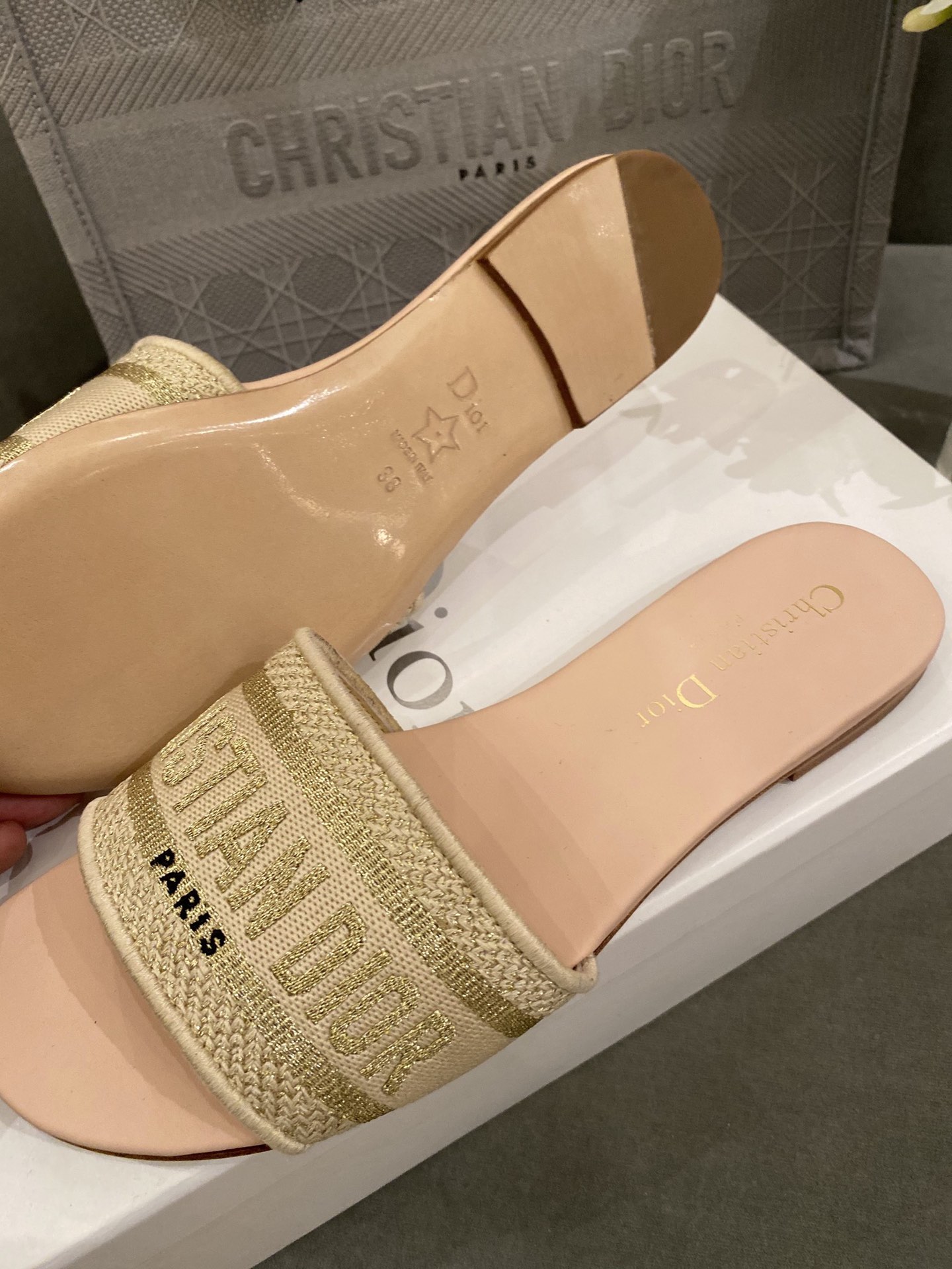 D*or slippers