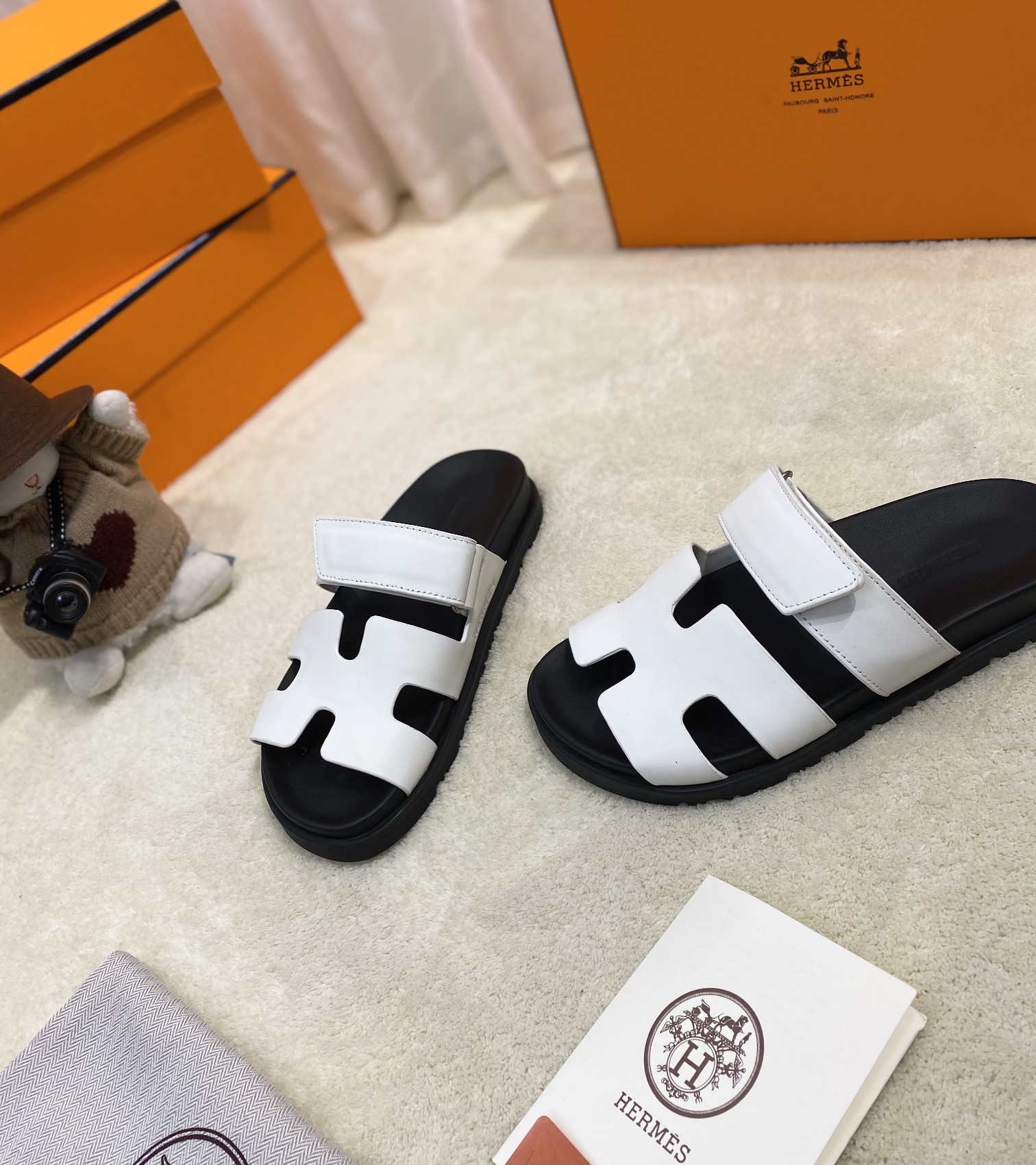 H**mes sandals