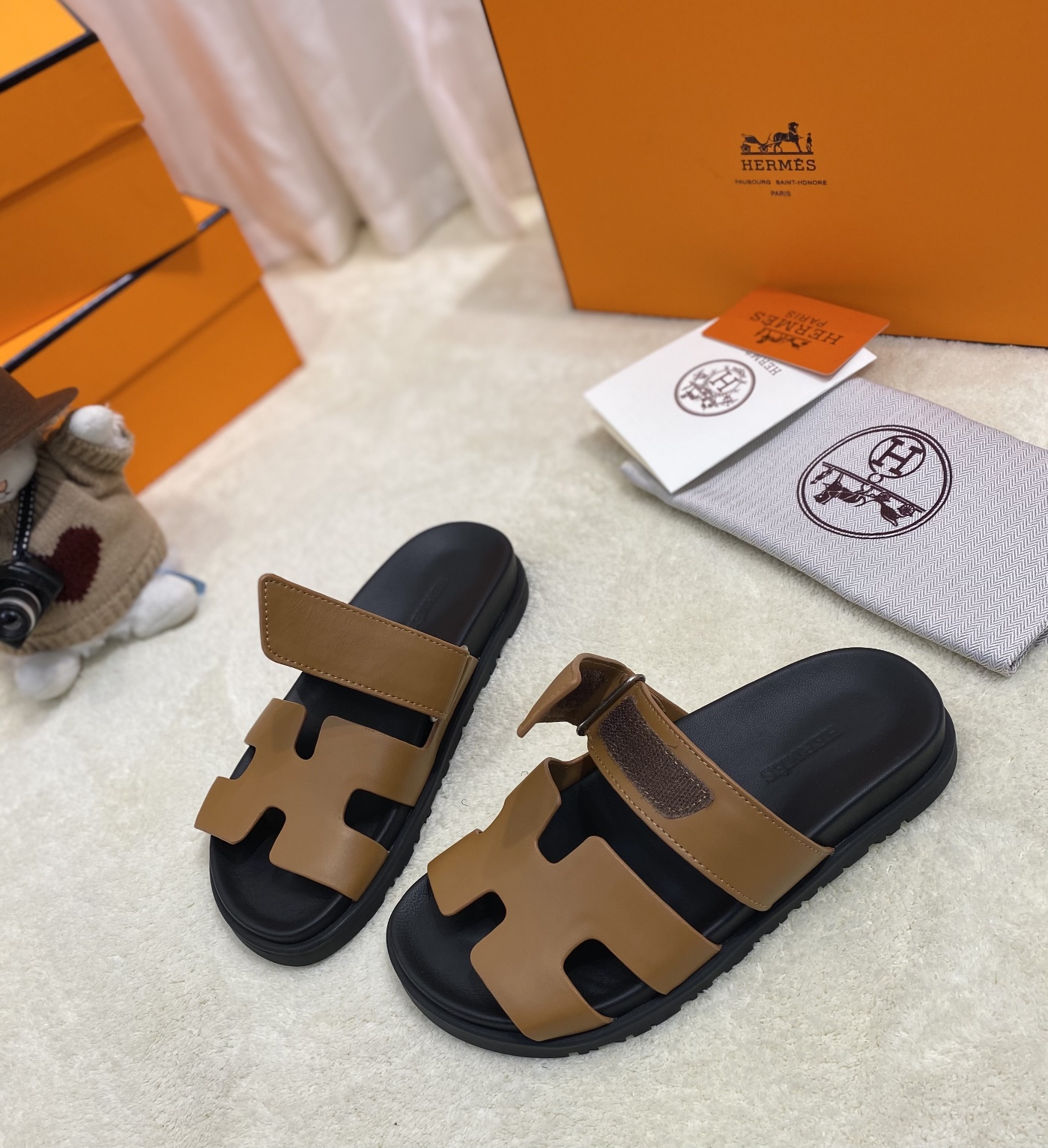 H**mes sandals