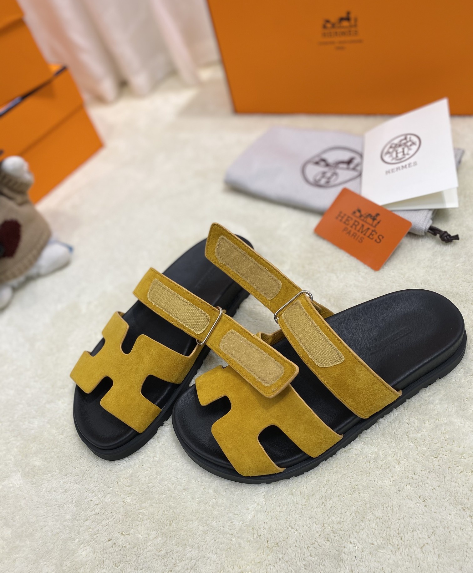 H**mes sandals