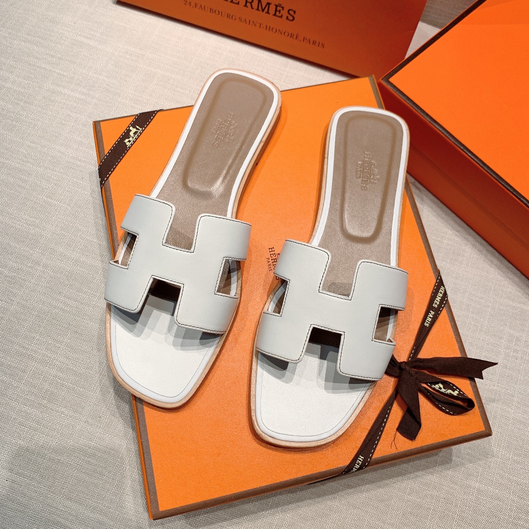 H**mes sandals