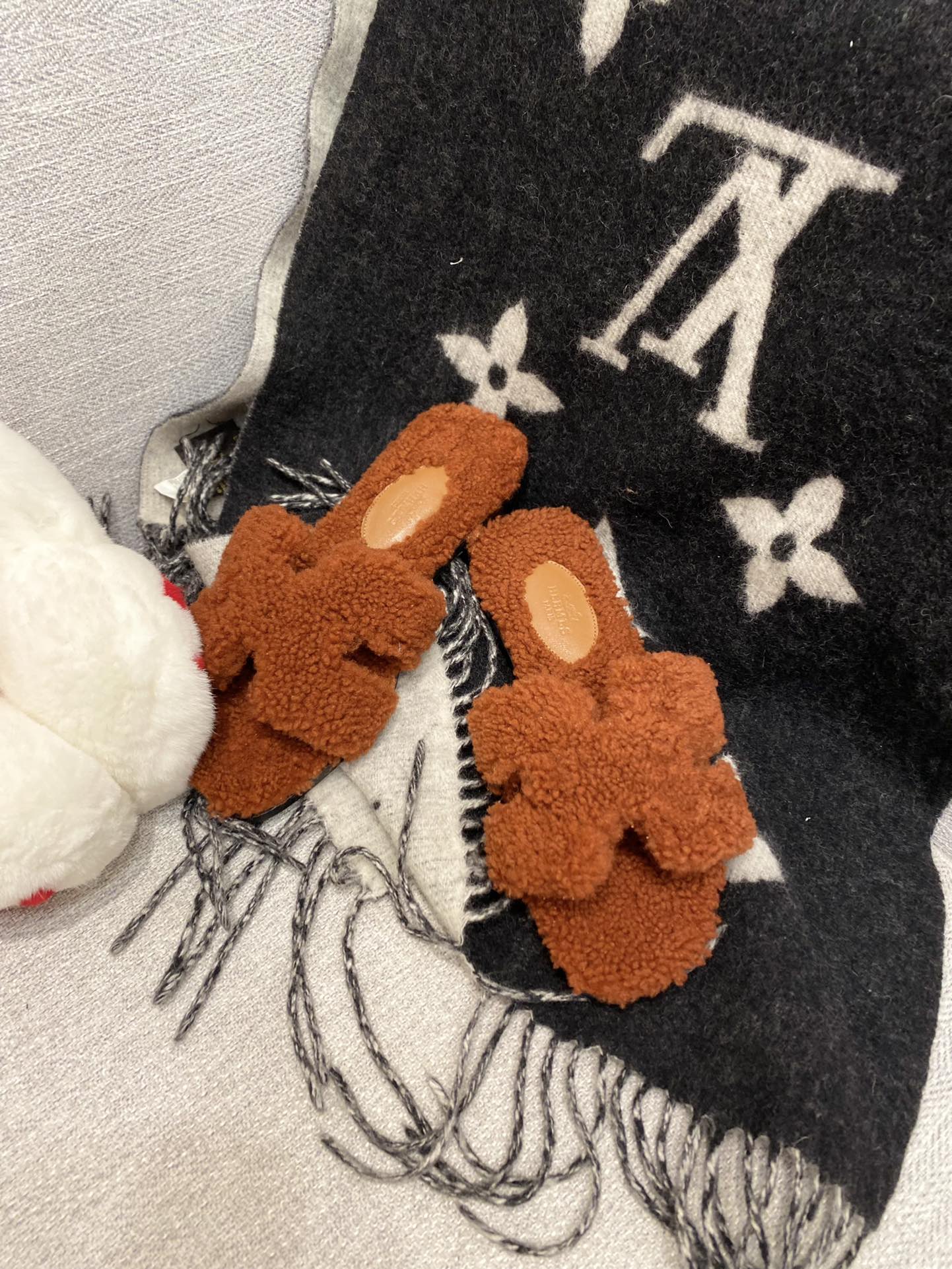 H**mes sandals