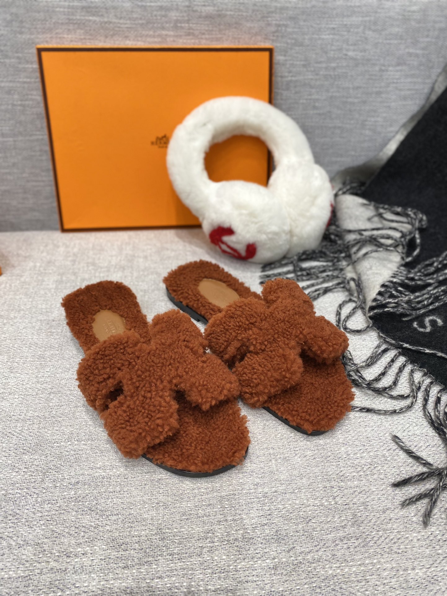 H**mes sandals