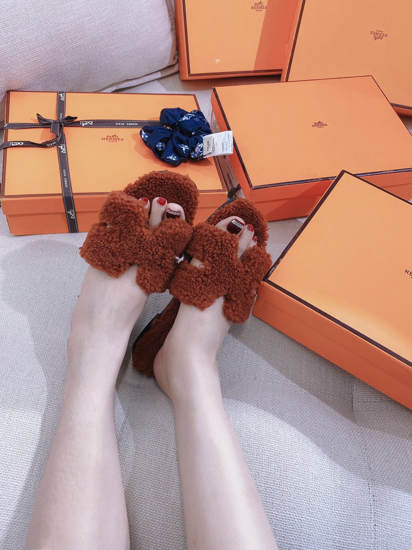 H**mes sandals