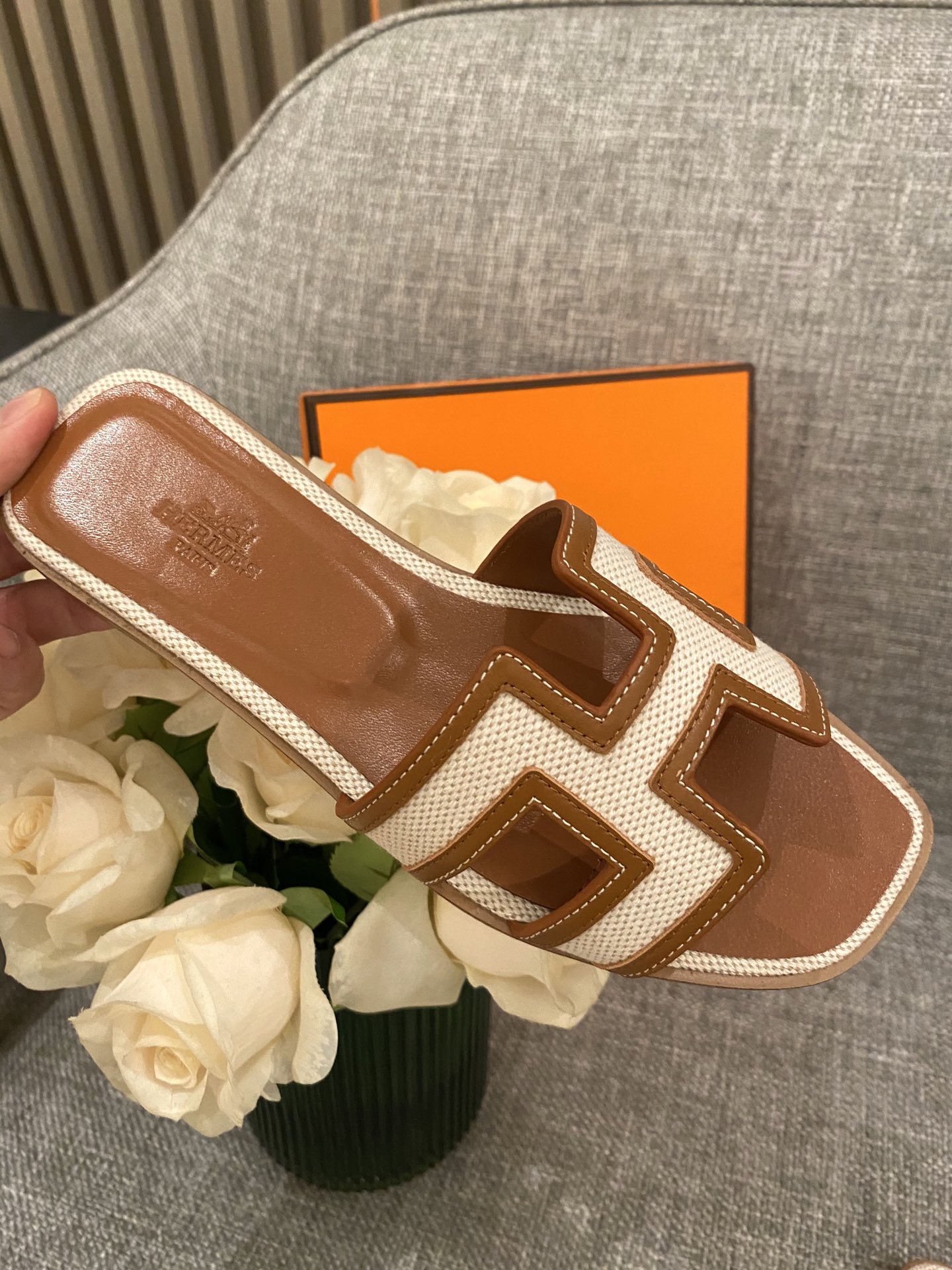 H**mes slippers