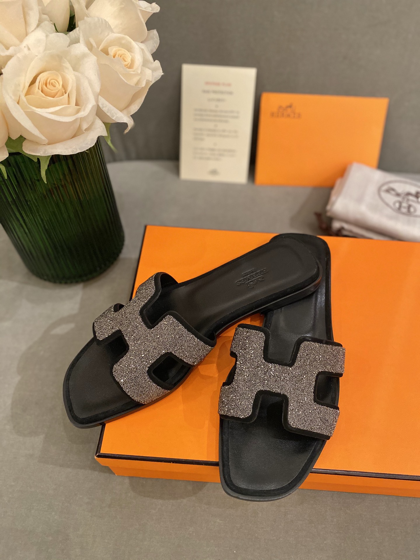 H**mes slippers