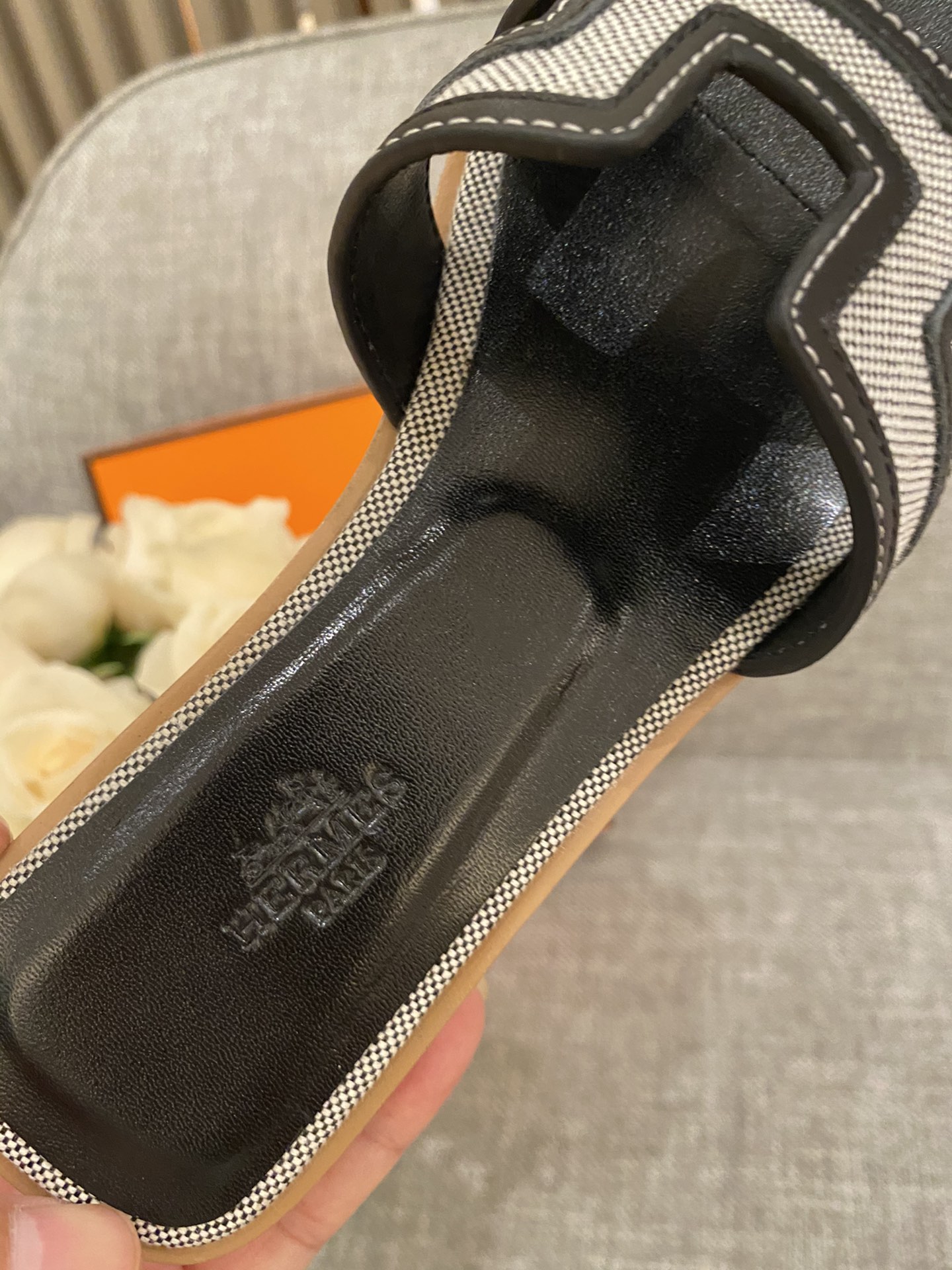 H**mes slippers