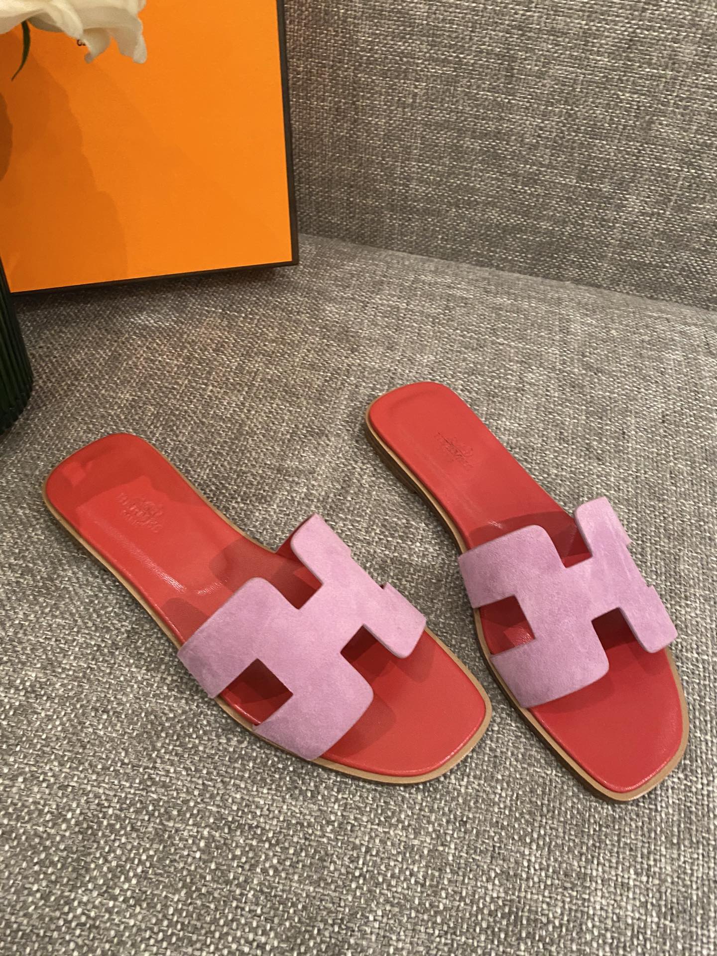 H**mes slippers