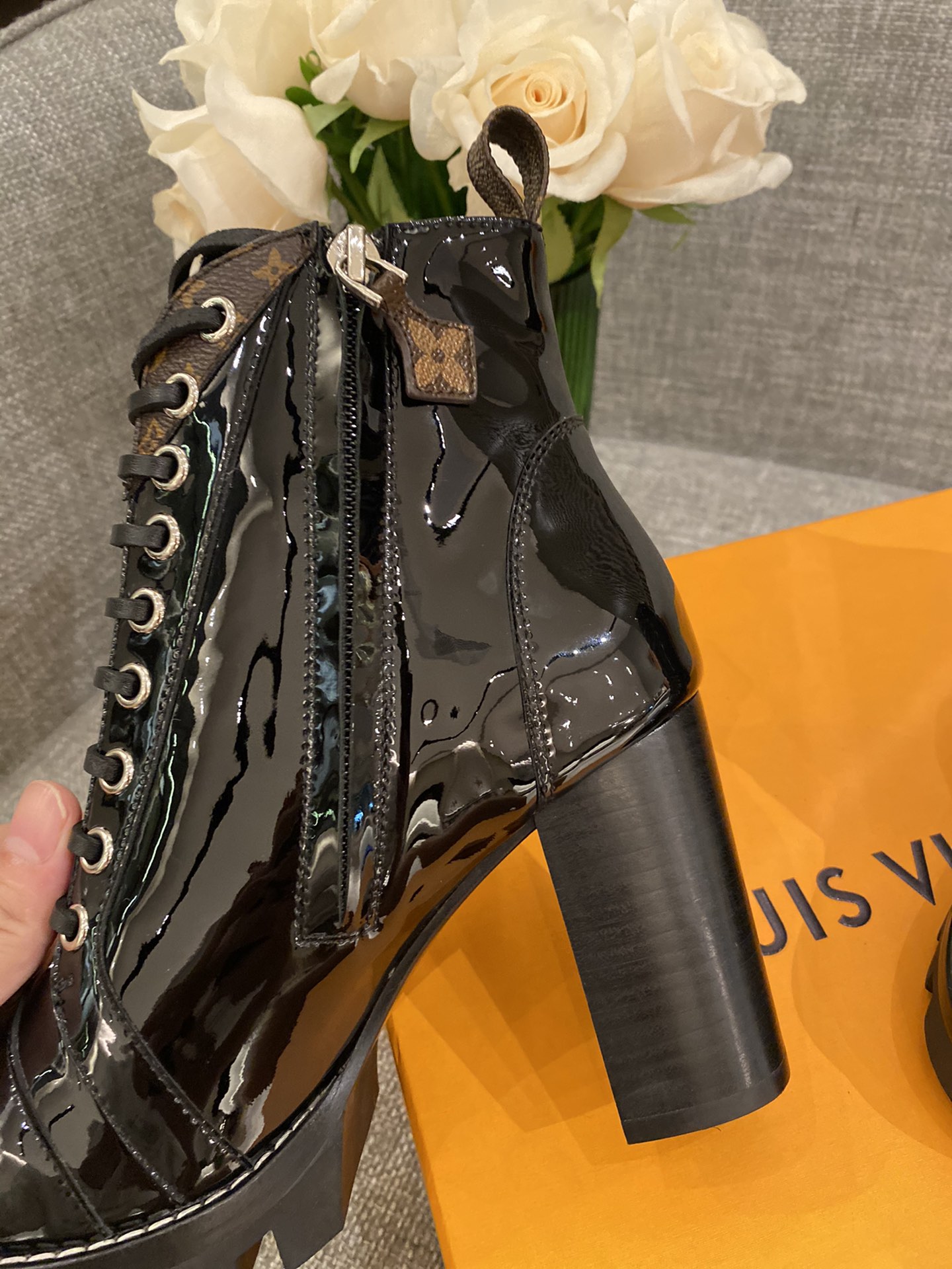 l0*is V*t0n boots
