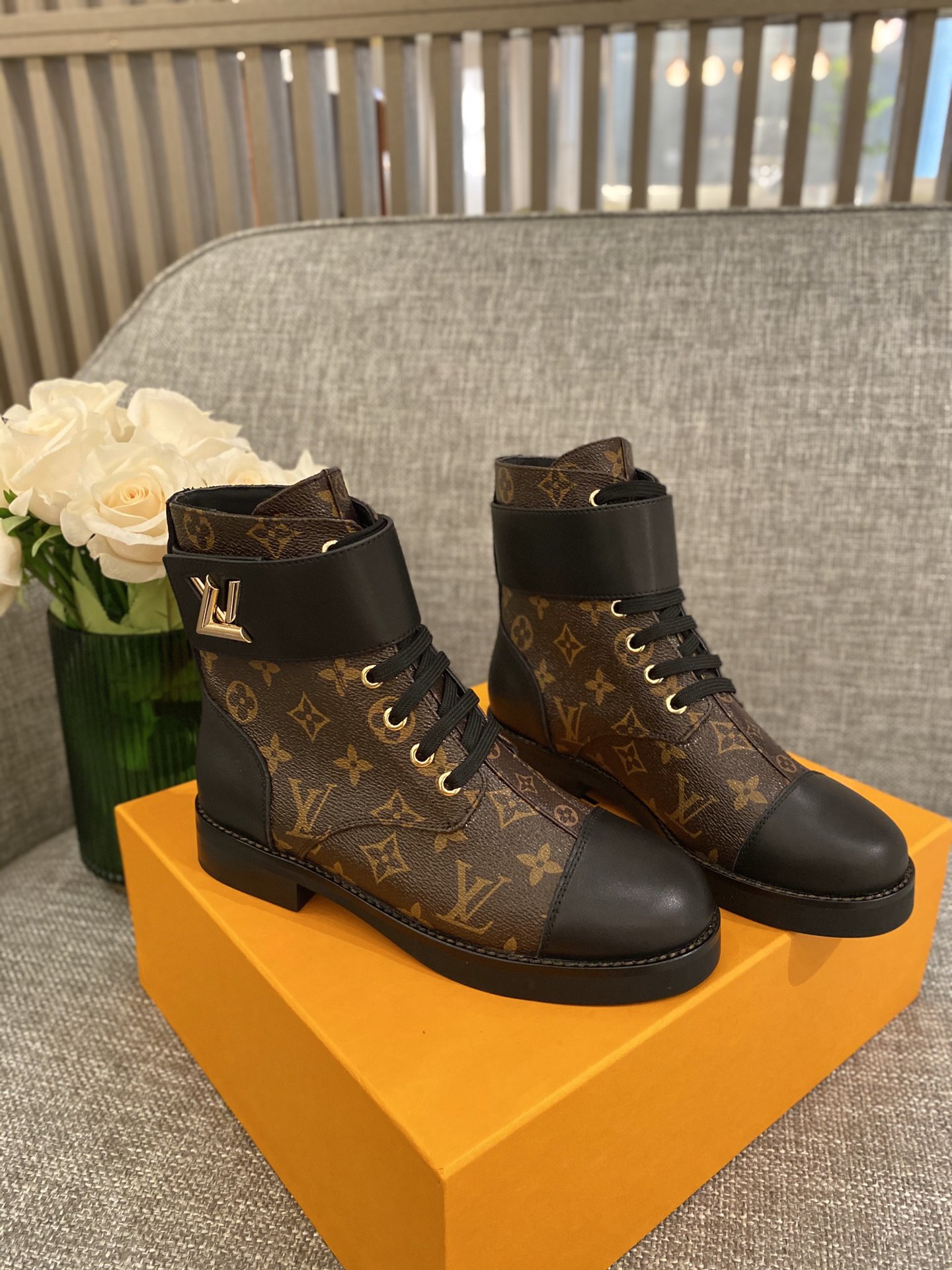 l0*is V*t0n boots