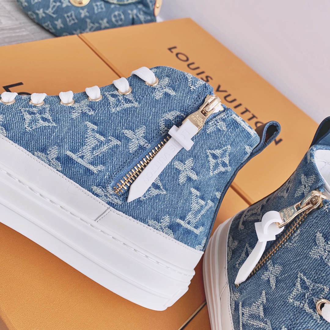 l0*is V*t0n sneakers