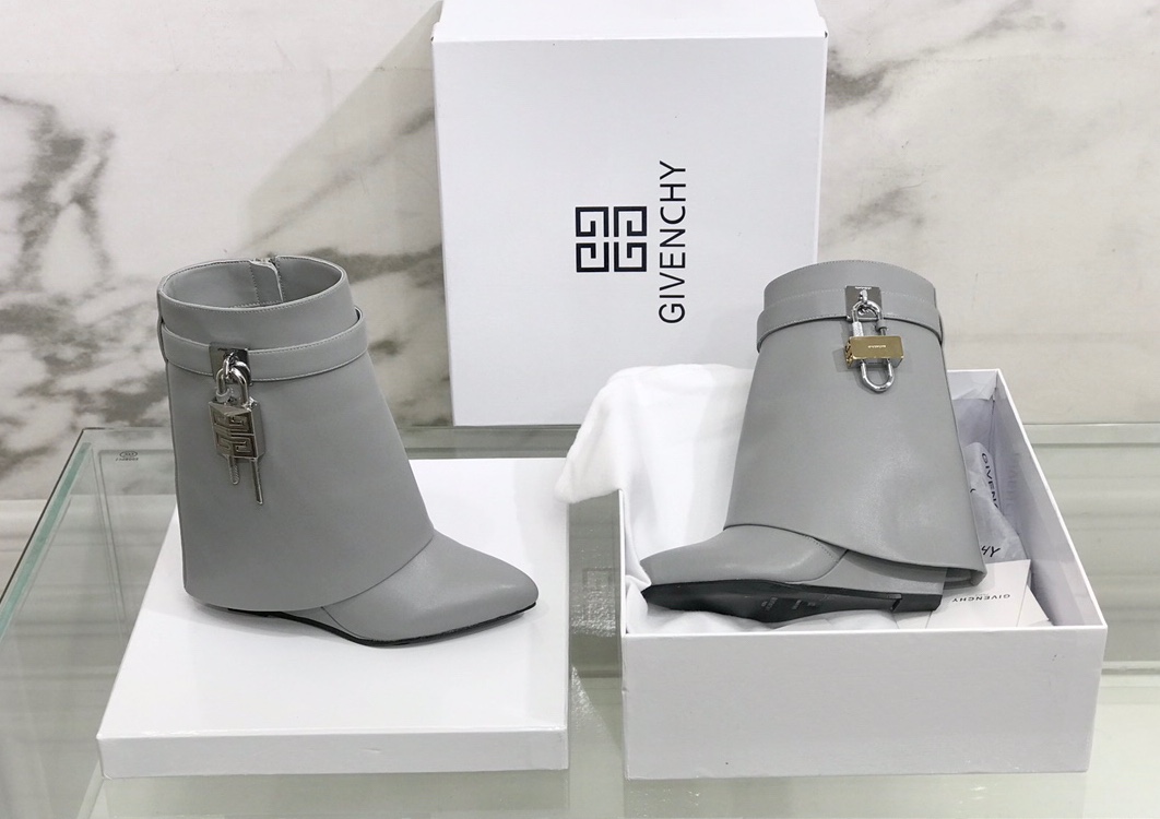 G1uenchy boots(eu35-42)