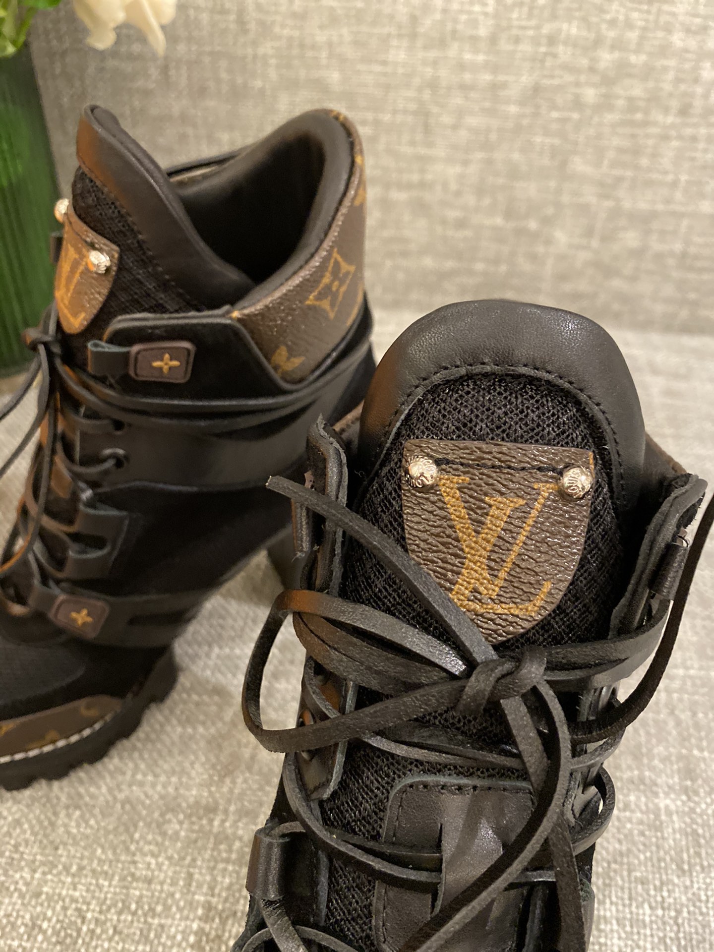 l0*is V*t0n boots