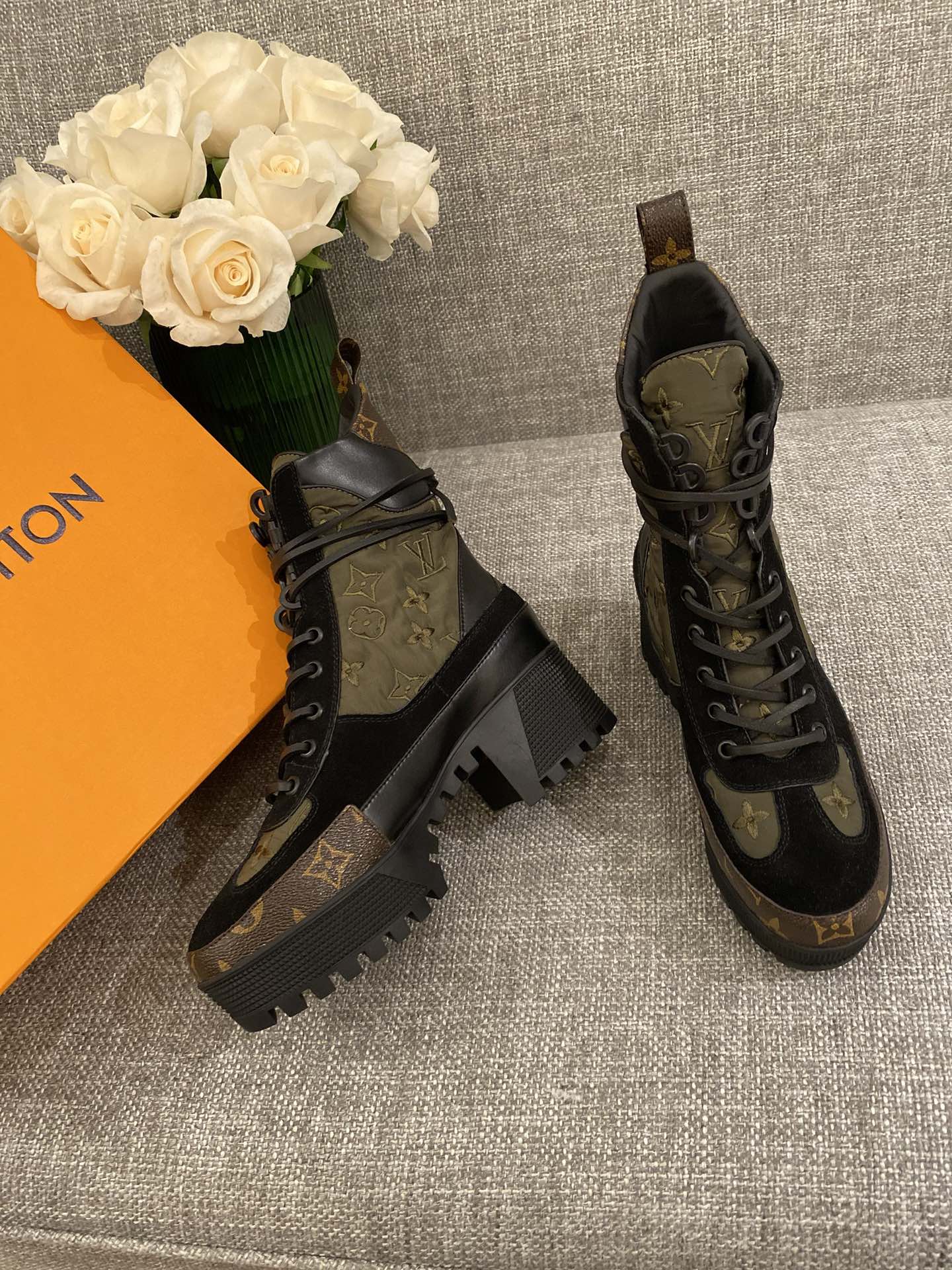 l0*is V*t0n boots