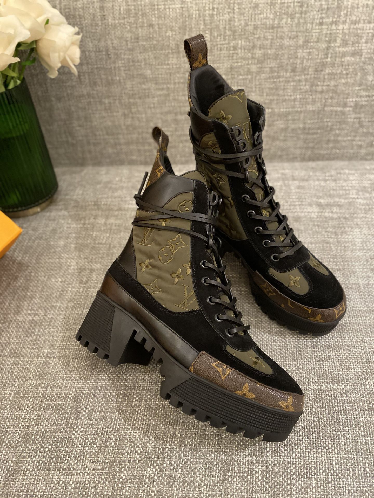 l0*is V*t0n boots