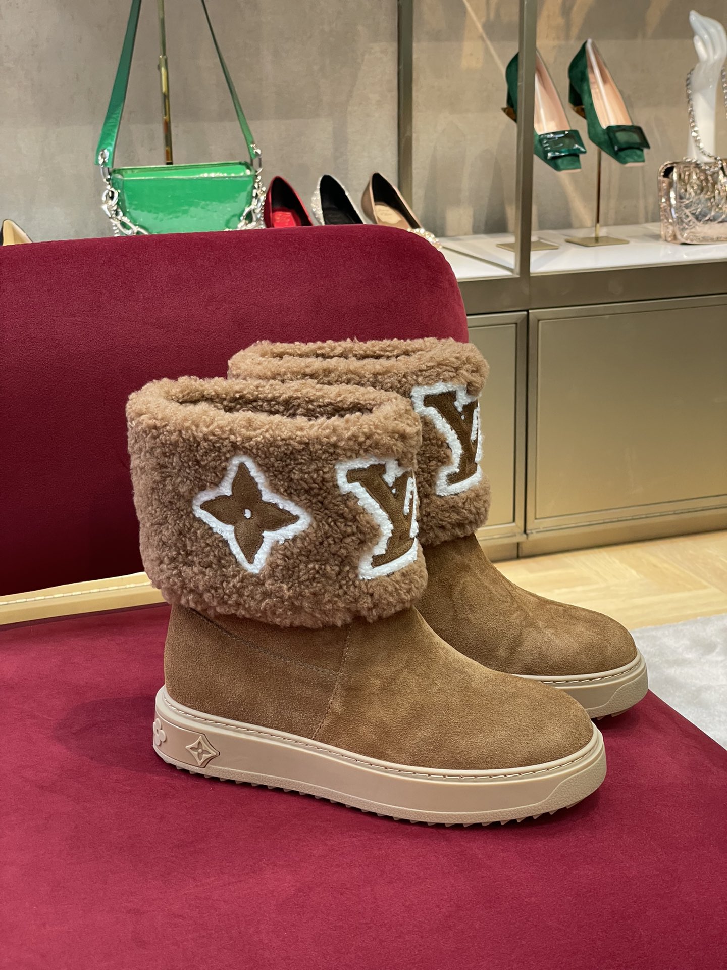 l0*is V*t0n boots
