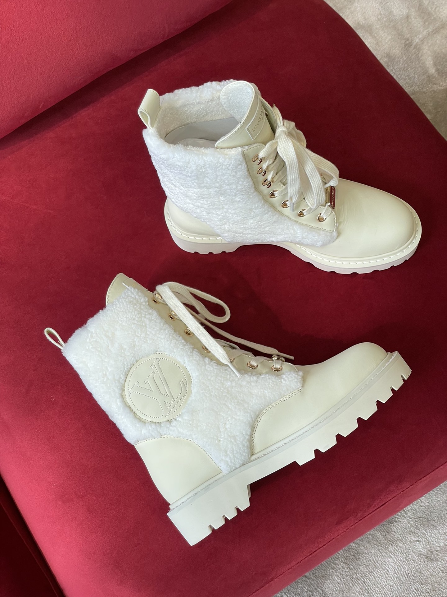 l0*is V*t0n boots