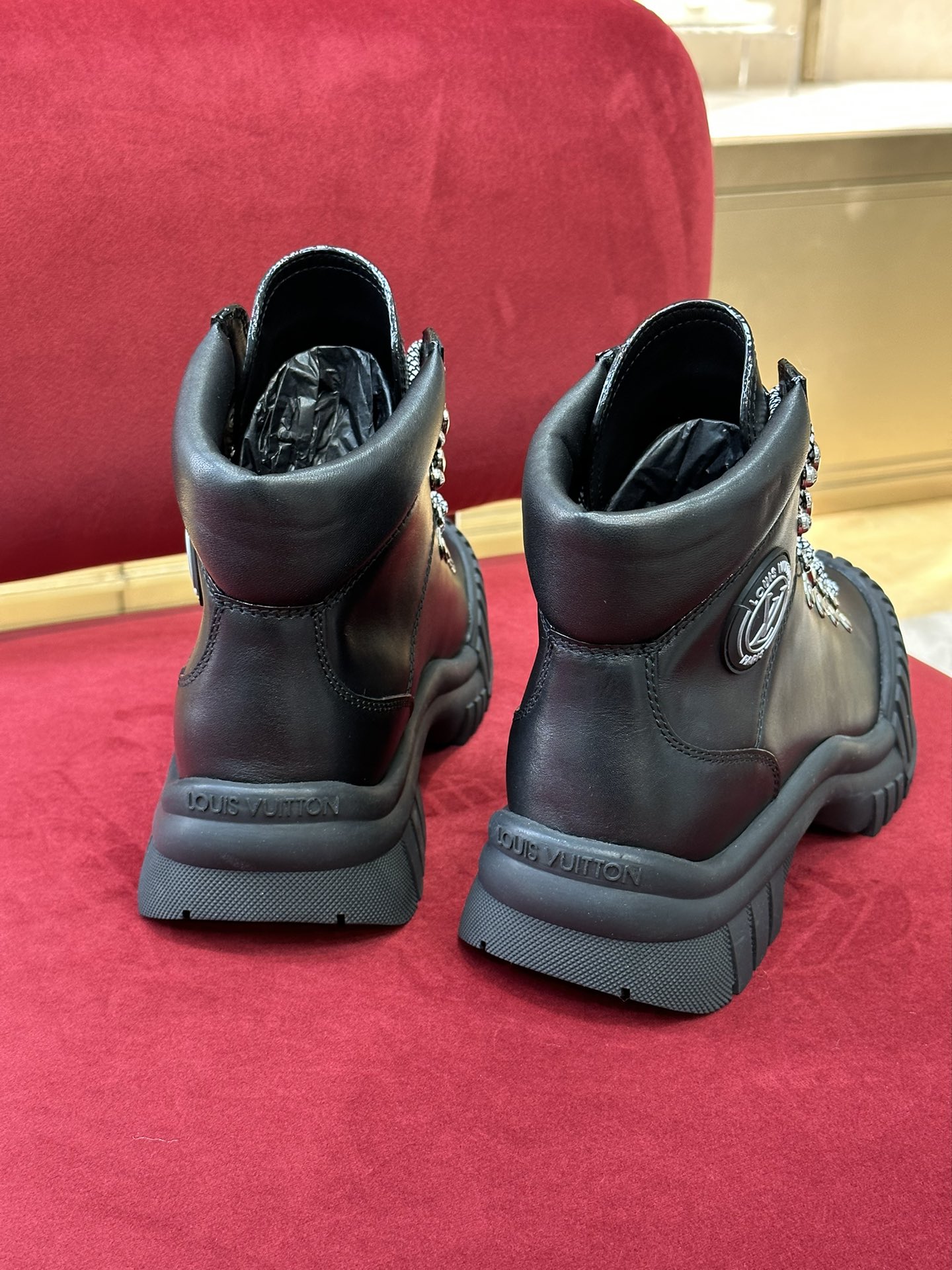 l0*is V*t0n boots