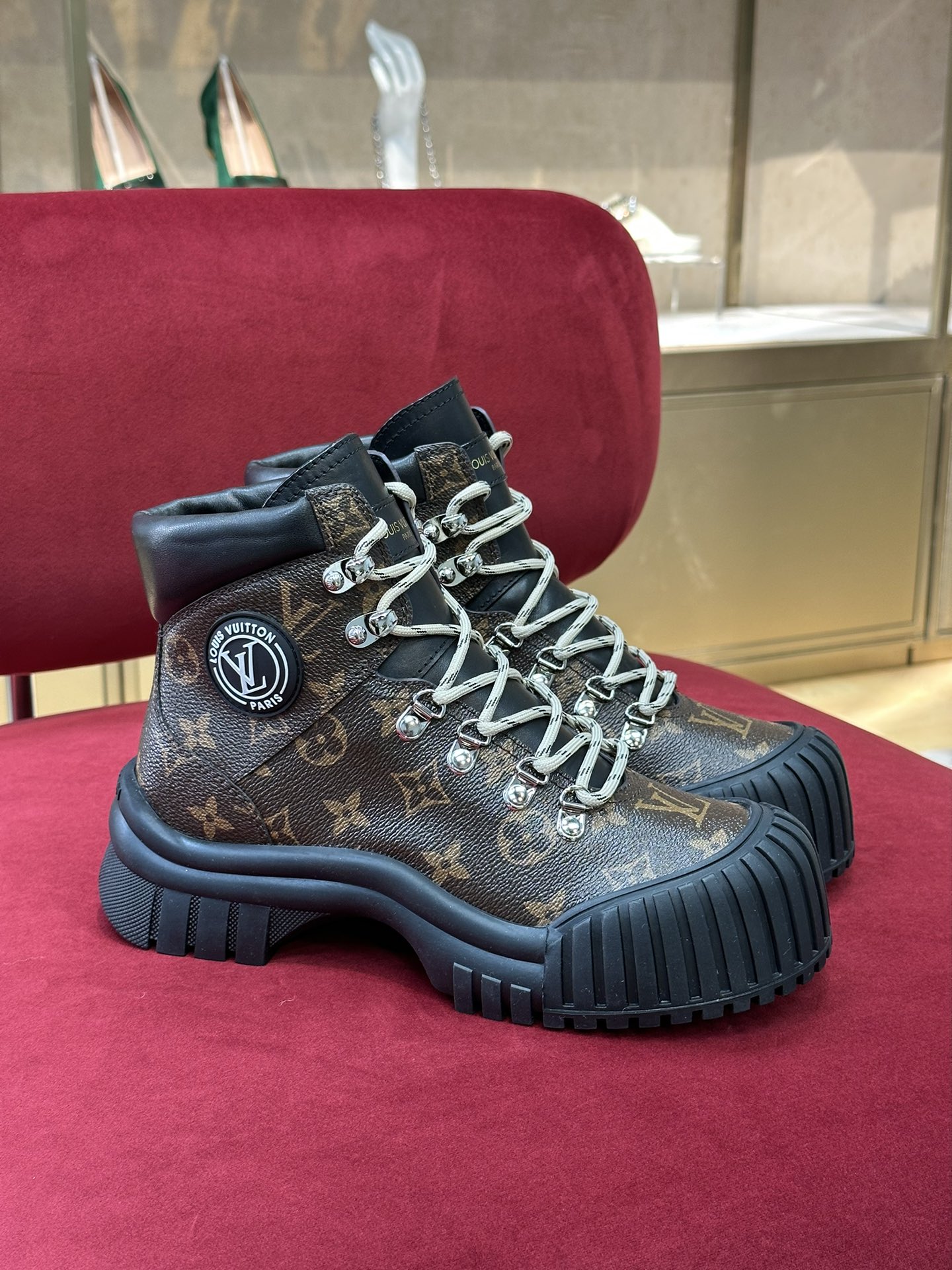 l0*is V*t0n boots