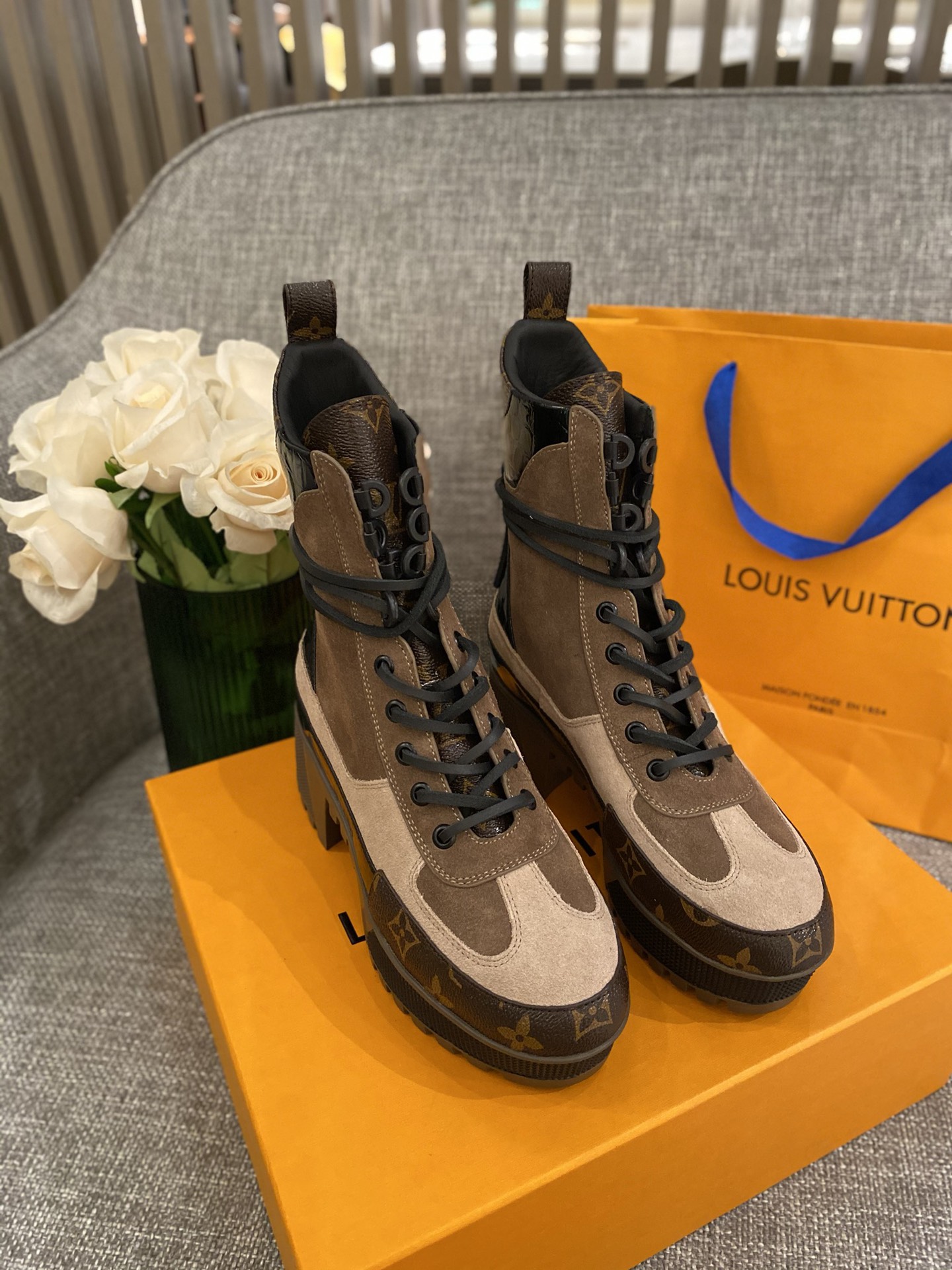 l0*is V*t0n boots