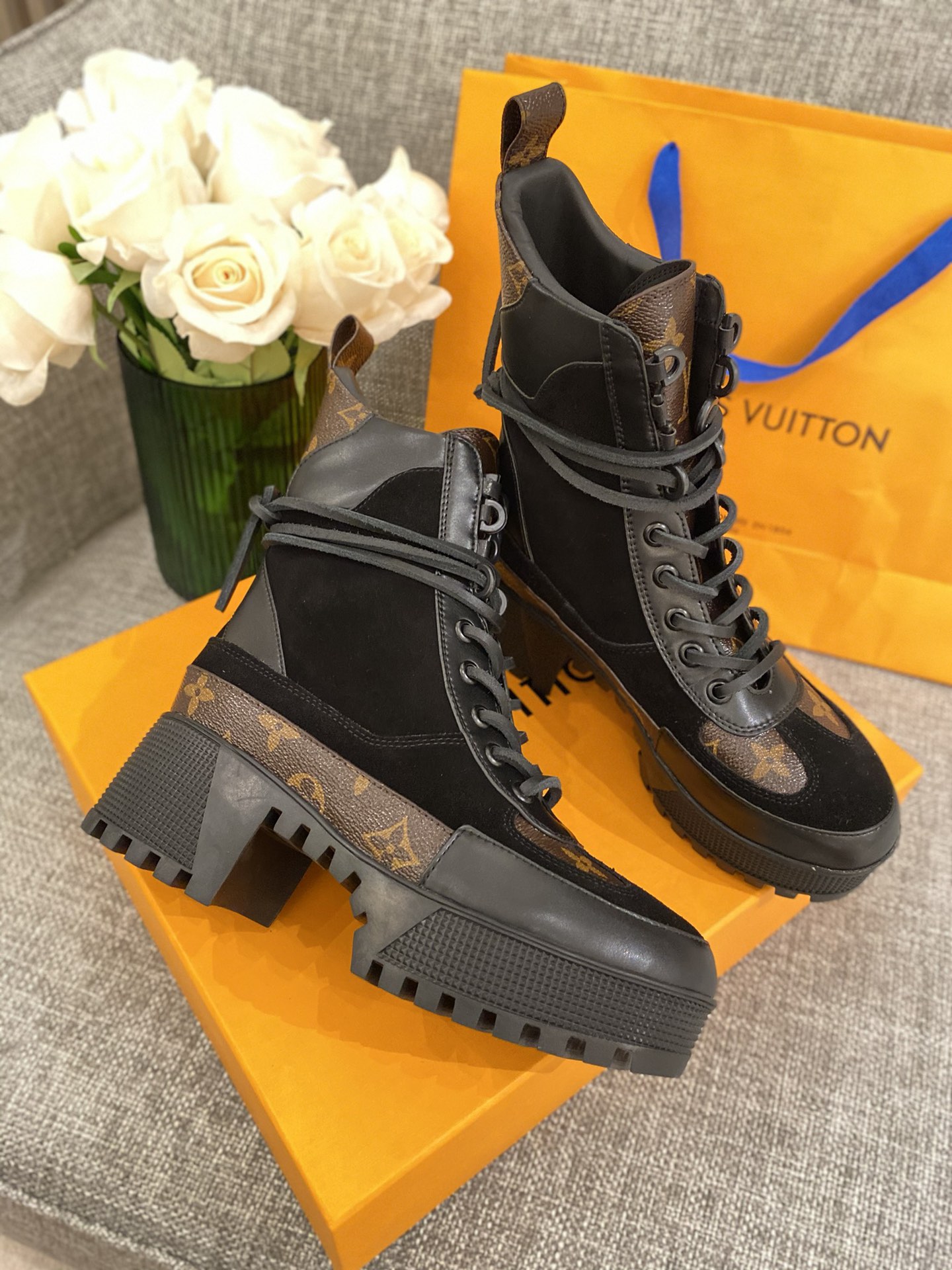 l0*is V*t0n boots