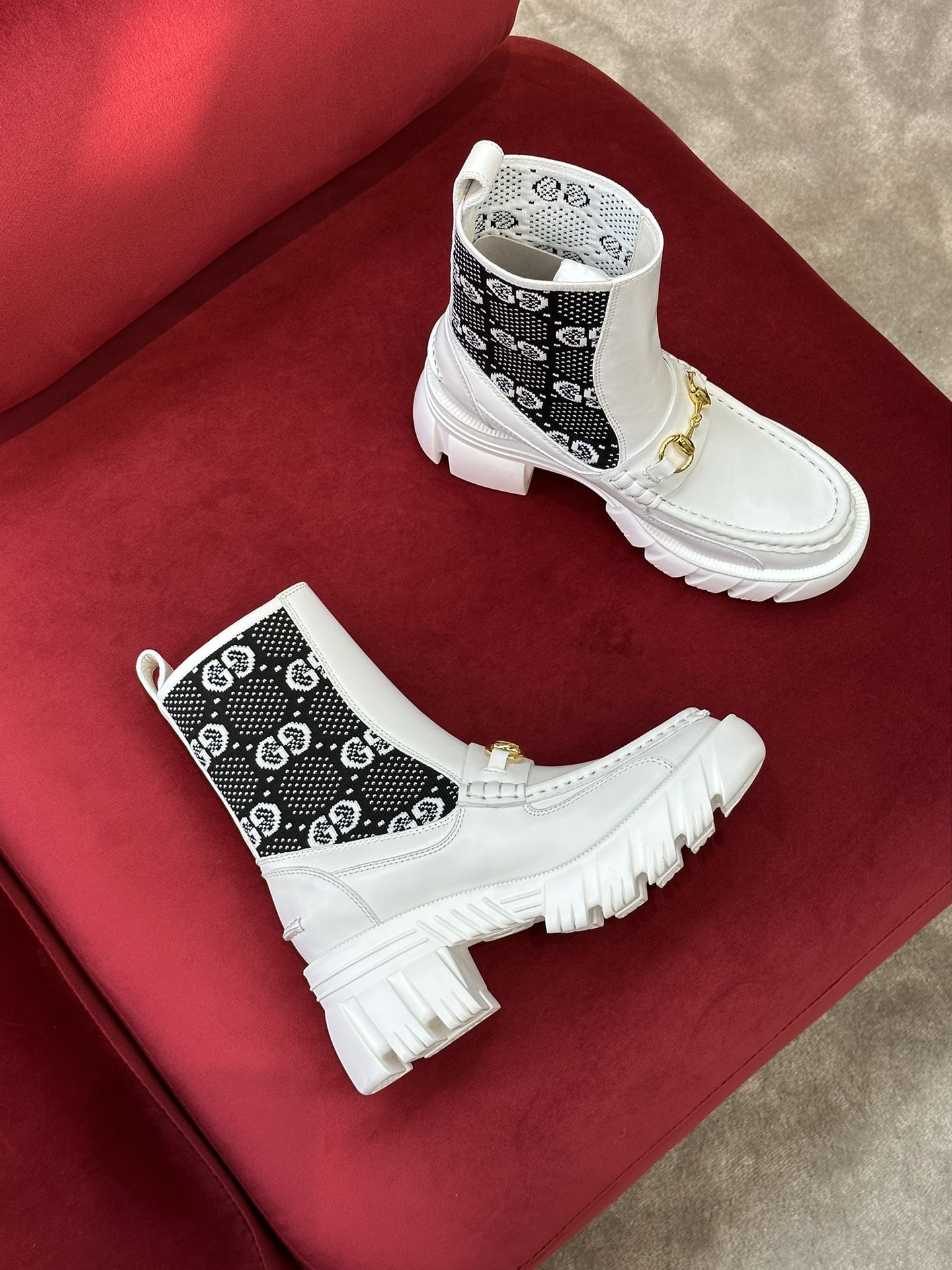 G*u*i boots