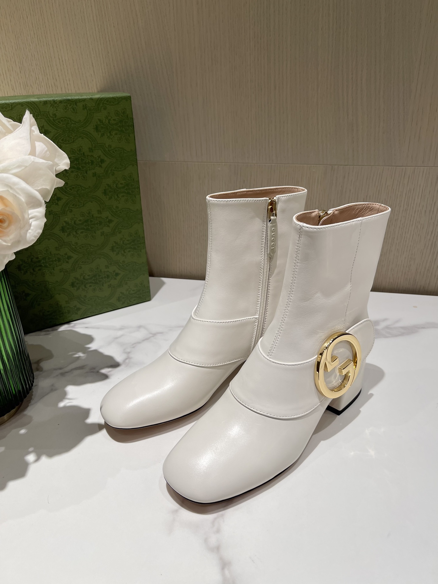 G*u*i boots
