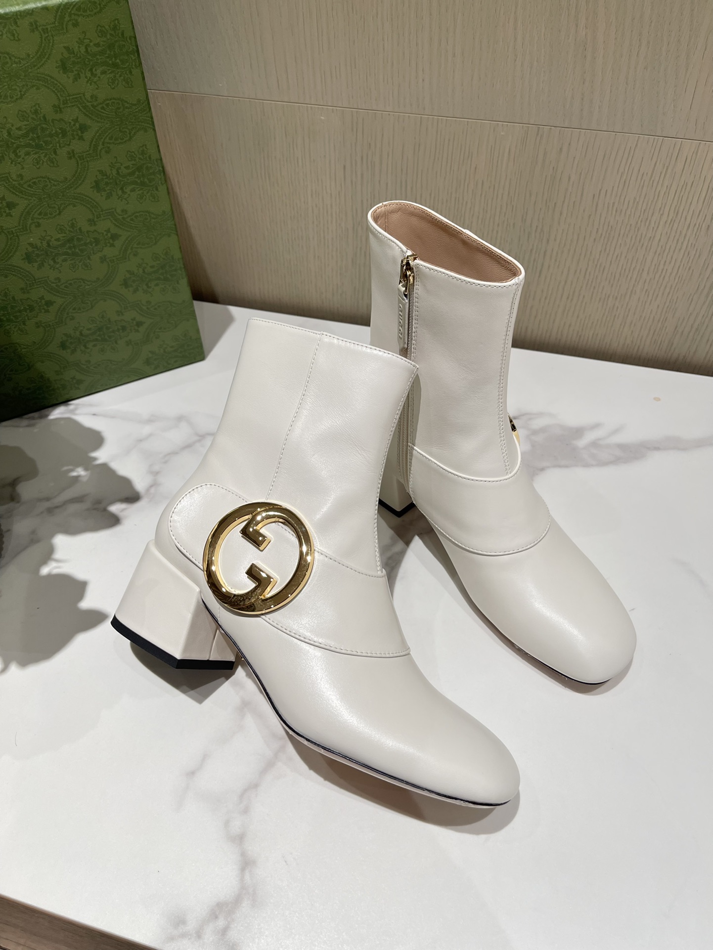 G*u*i boots
