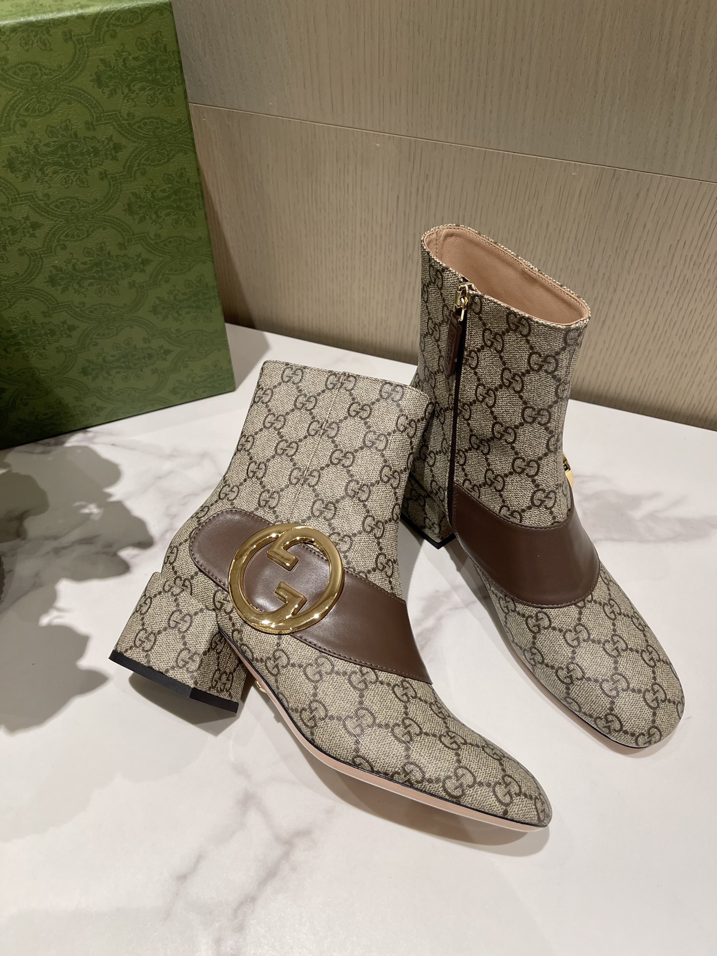G*u*i boots