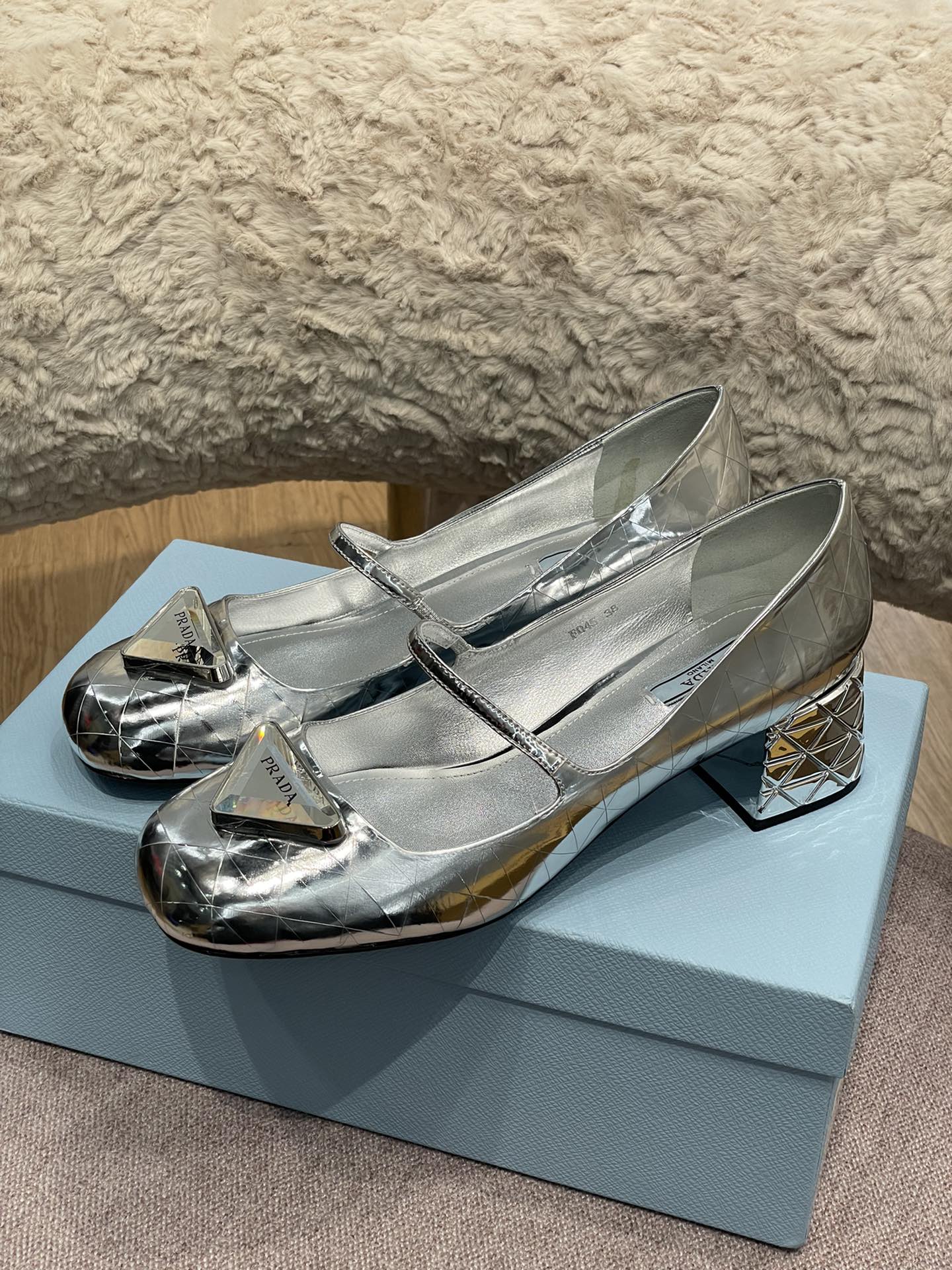 Pra*a heels 2022ss