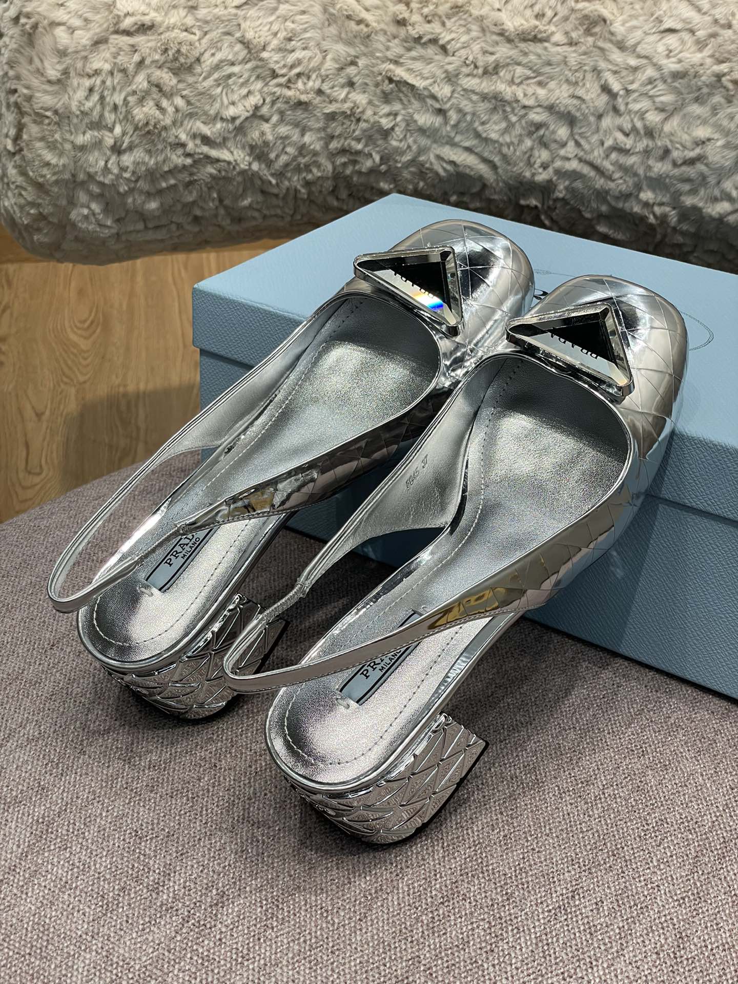 Pra*a heels 2022ss