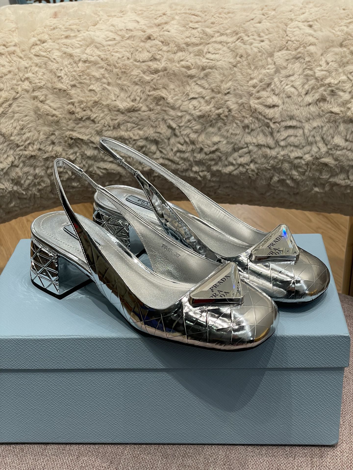 Pra*a heels 2022ss