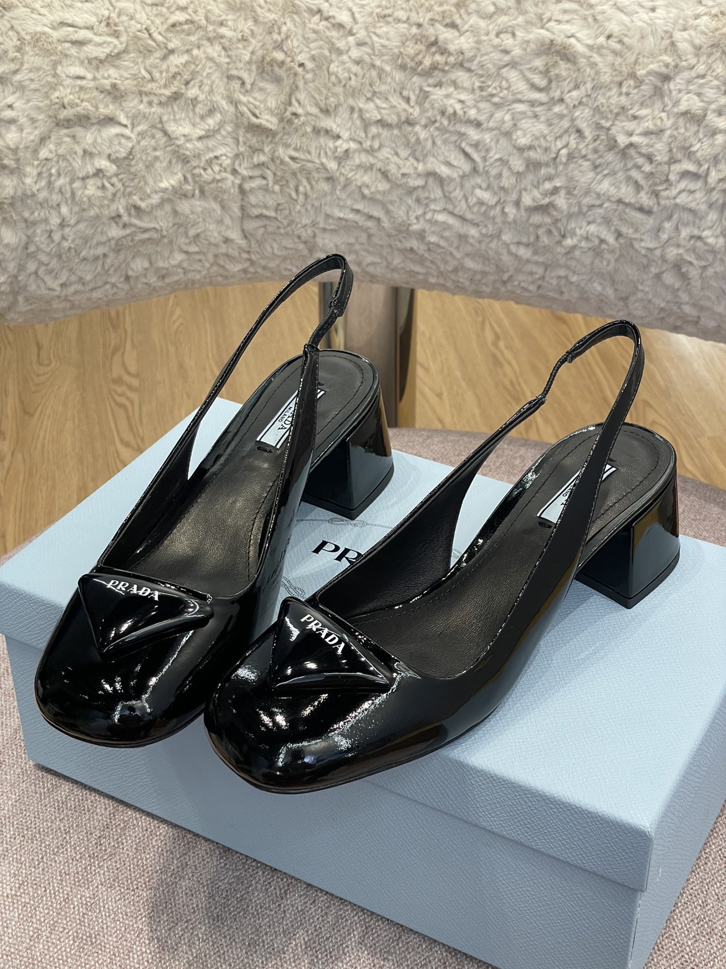 Pra*a heels 2022ss