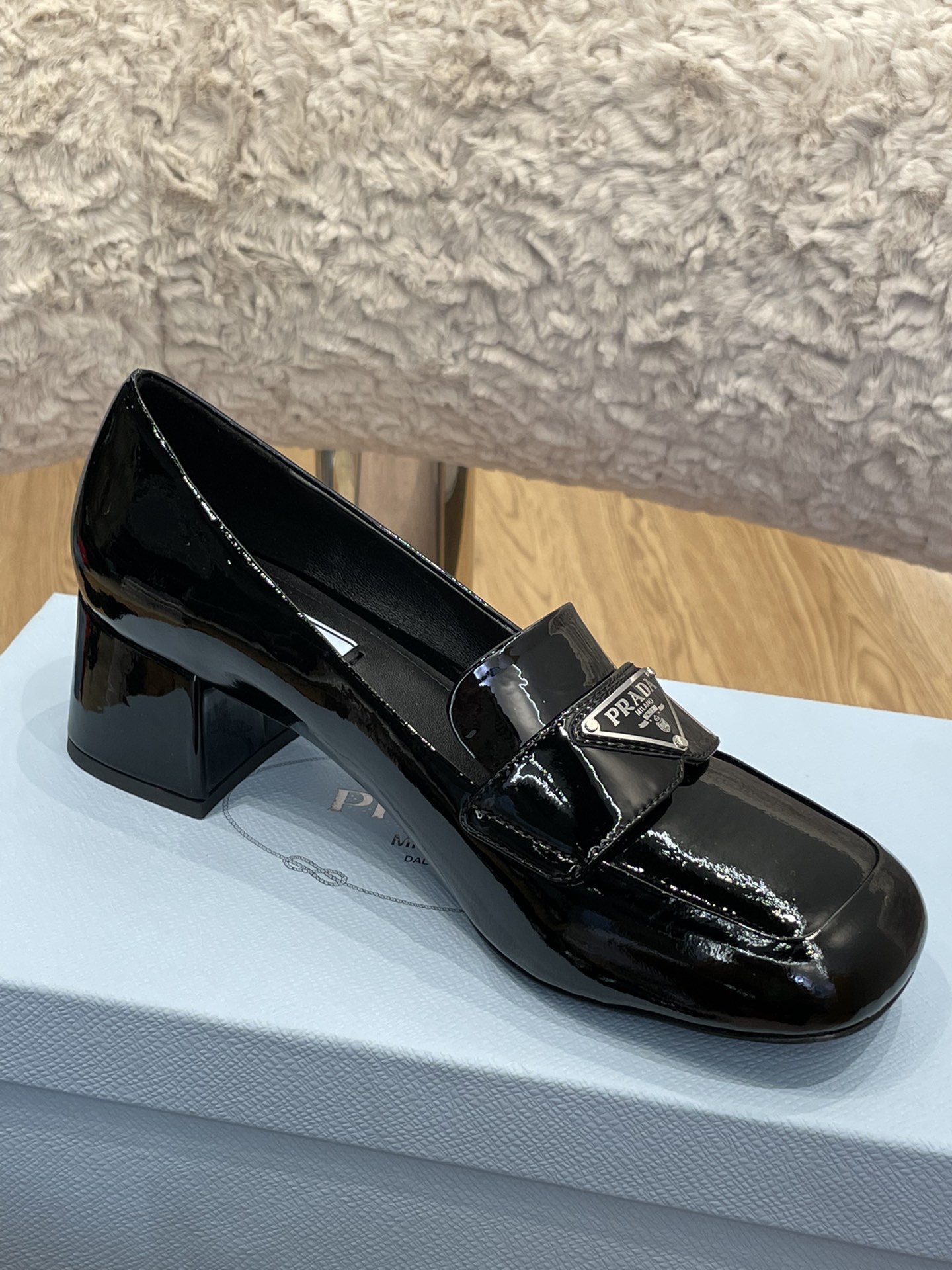 Pra*a heels 2022ss
