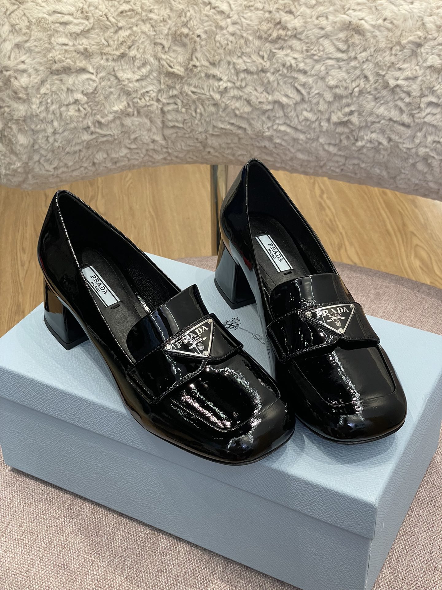 Pra*a heels 2022ss