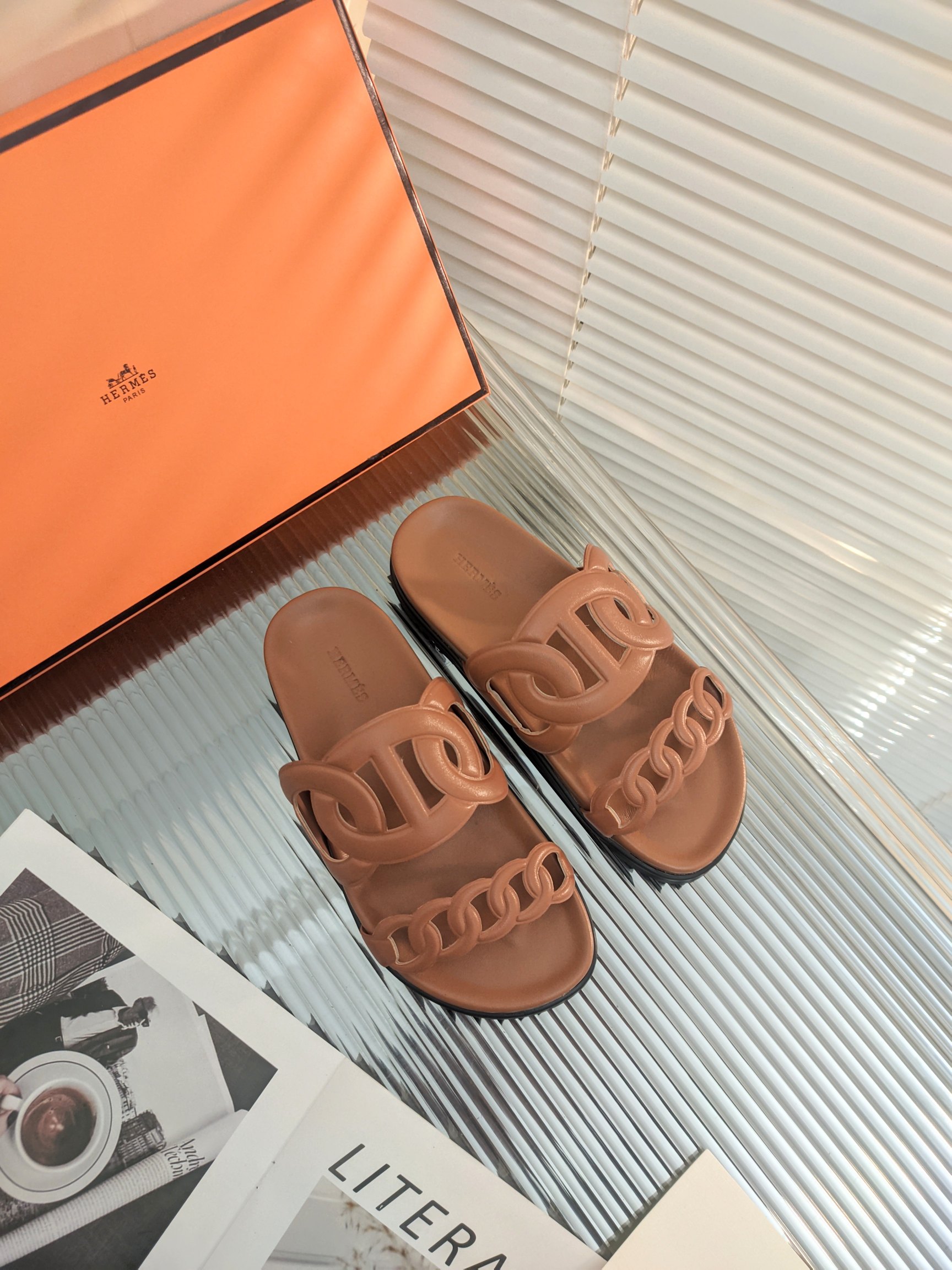 H**mes sandals