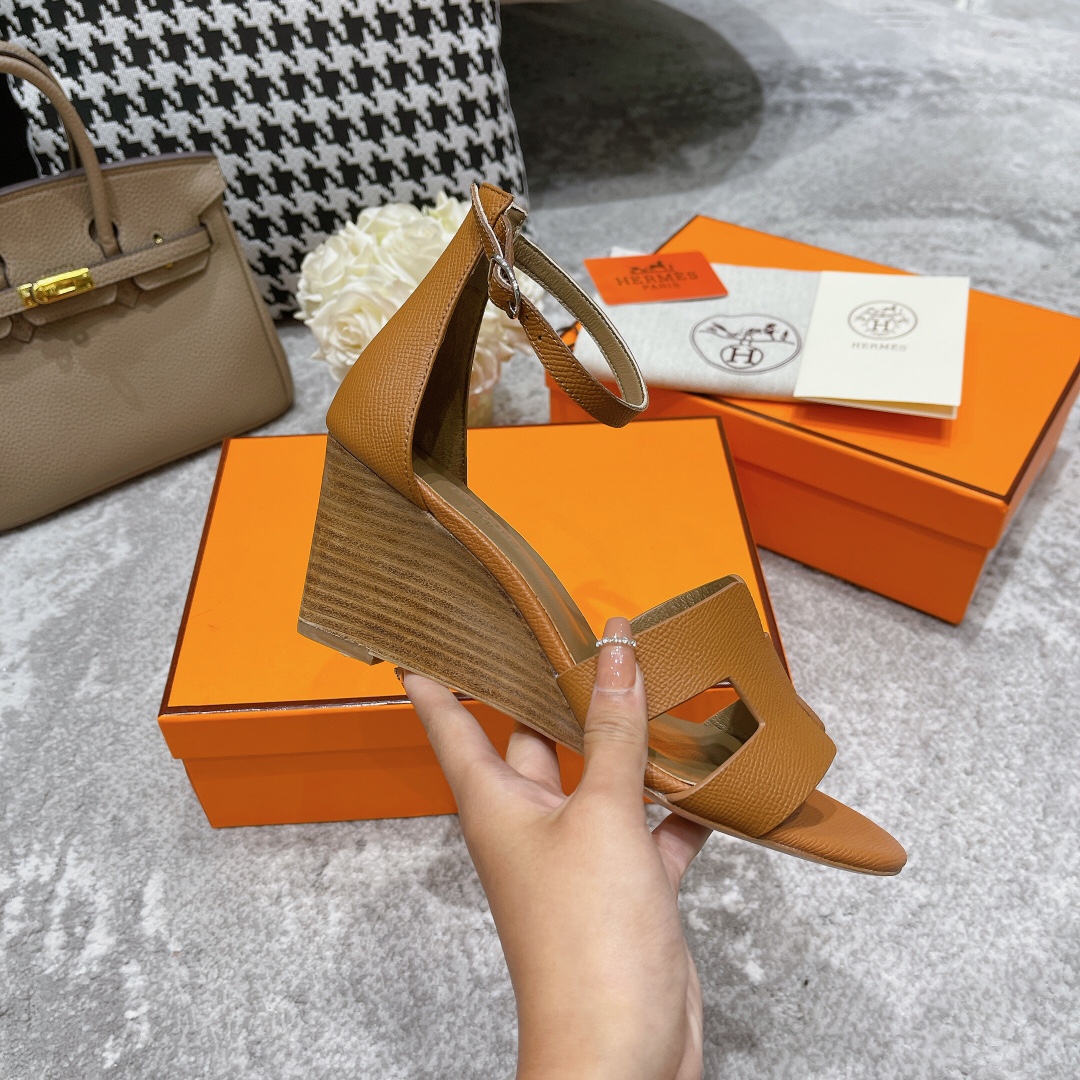 H**mes sandals