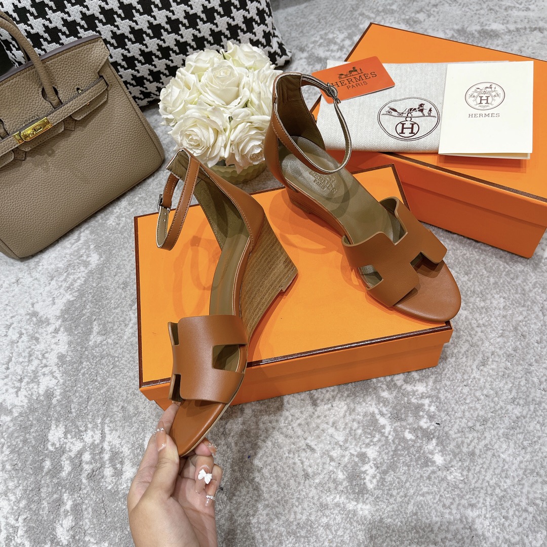 H**mes sandals